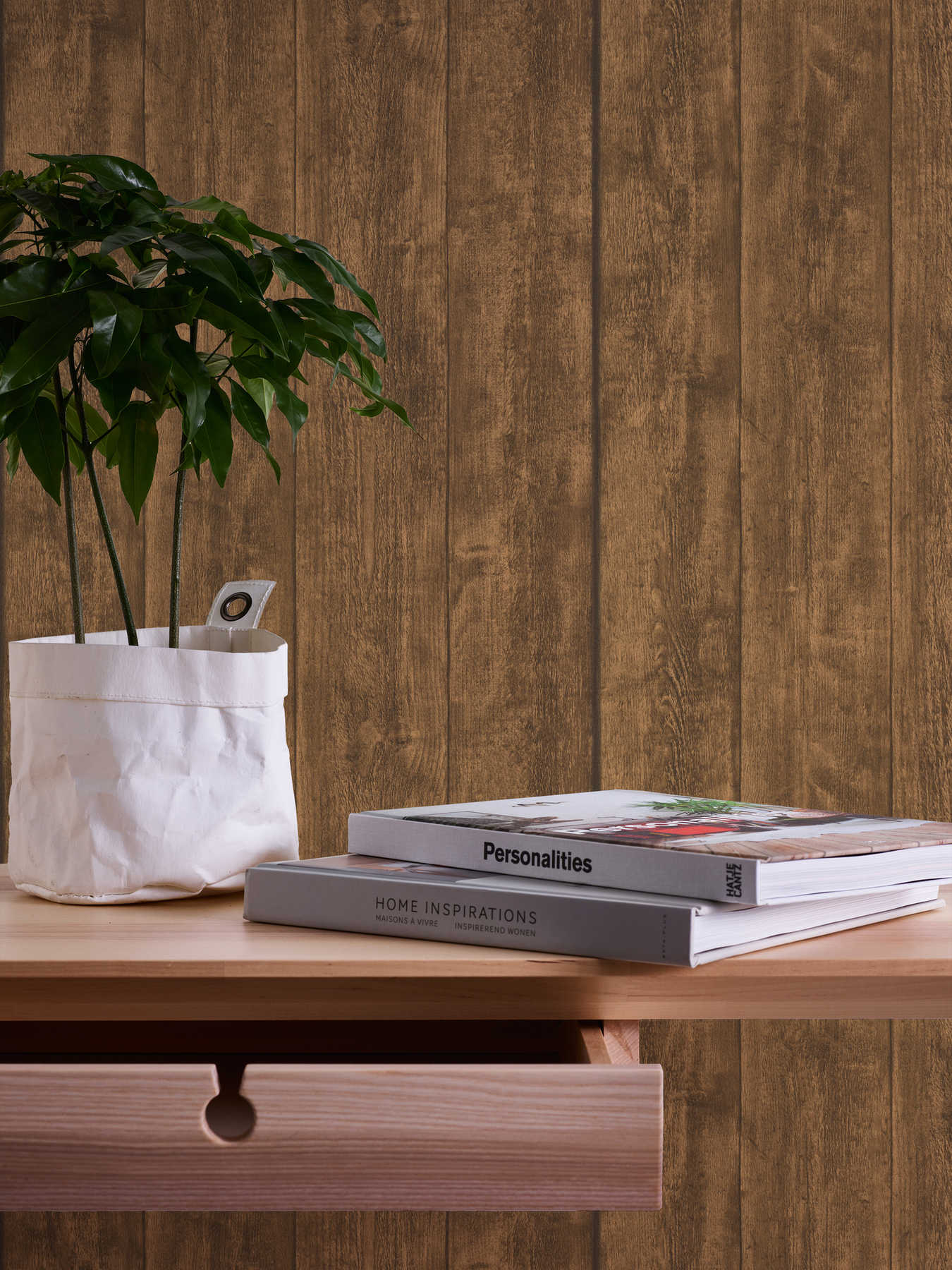             Holzoptik Vliestapete mit rustikaler Maserung – Braun
        