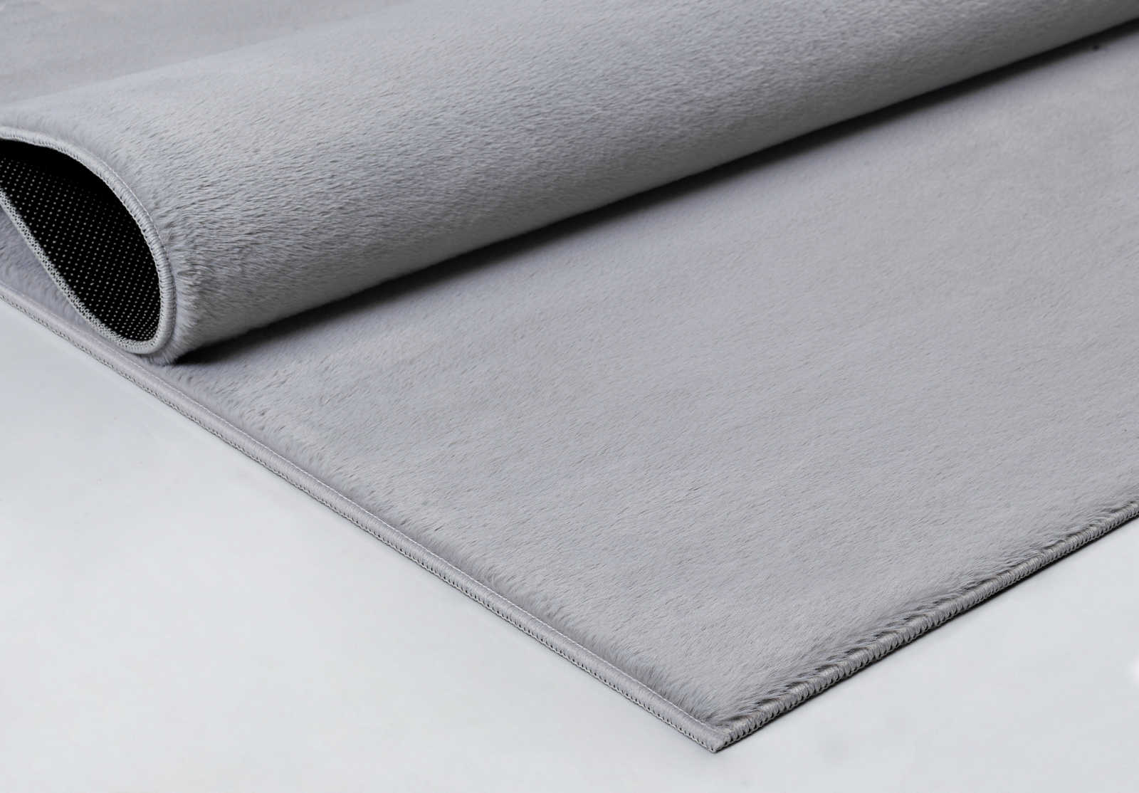 Comfortable high pile carpet soft grey DD127114