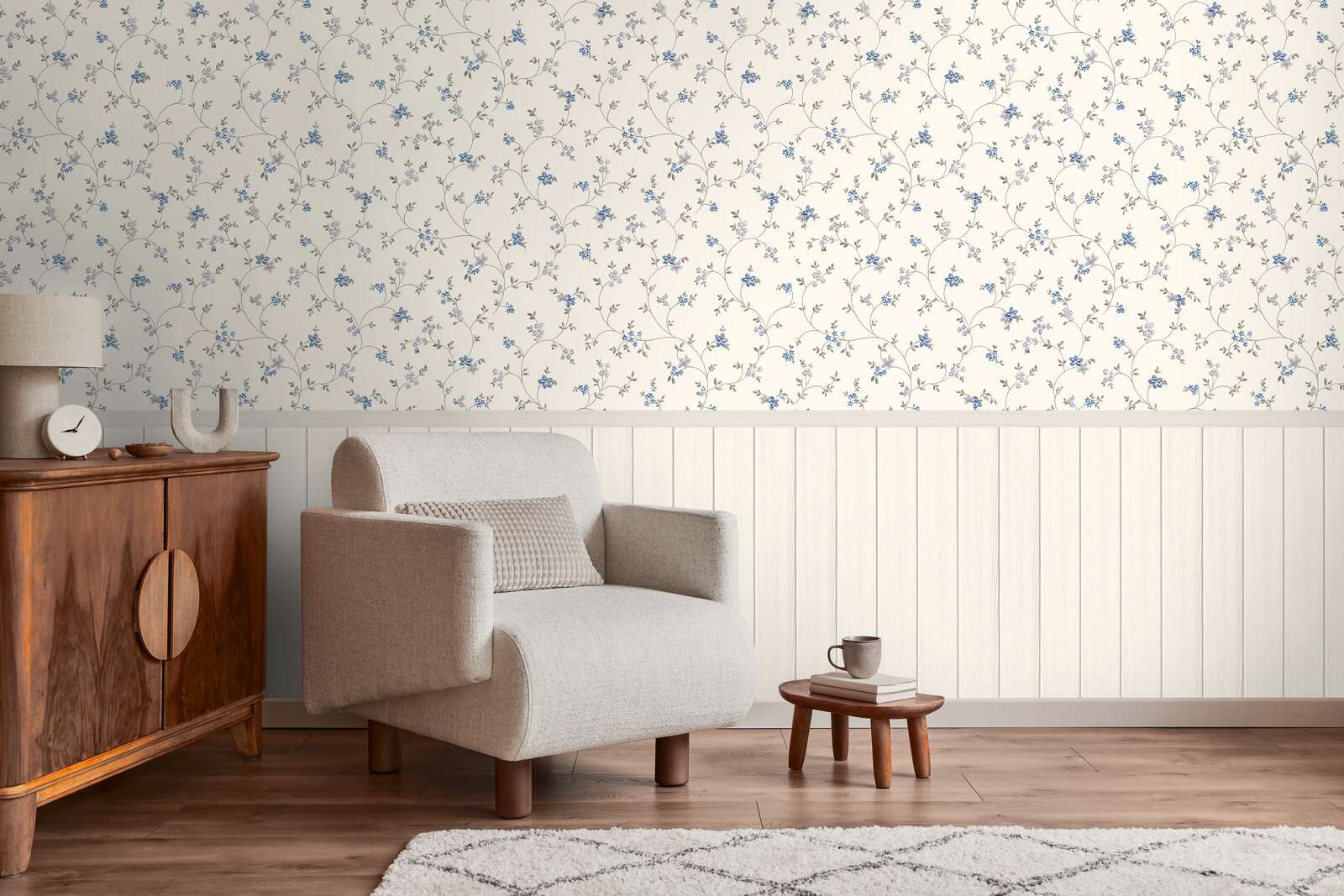 Flurmöbel, Wandtapete, Blumenmuster, Sessel, Holztisch