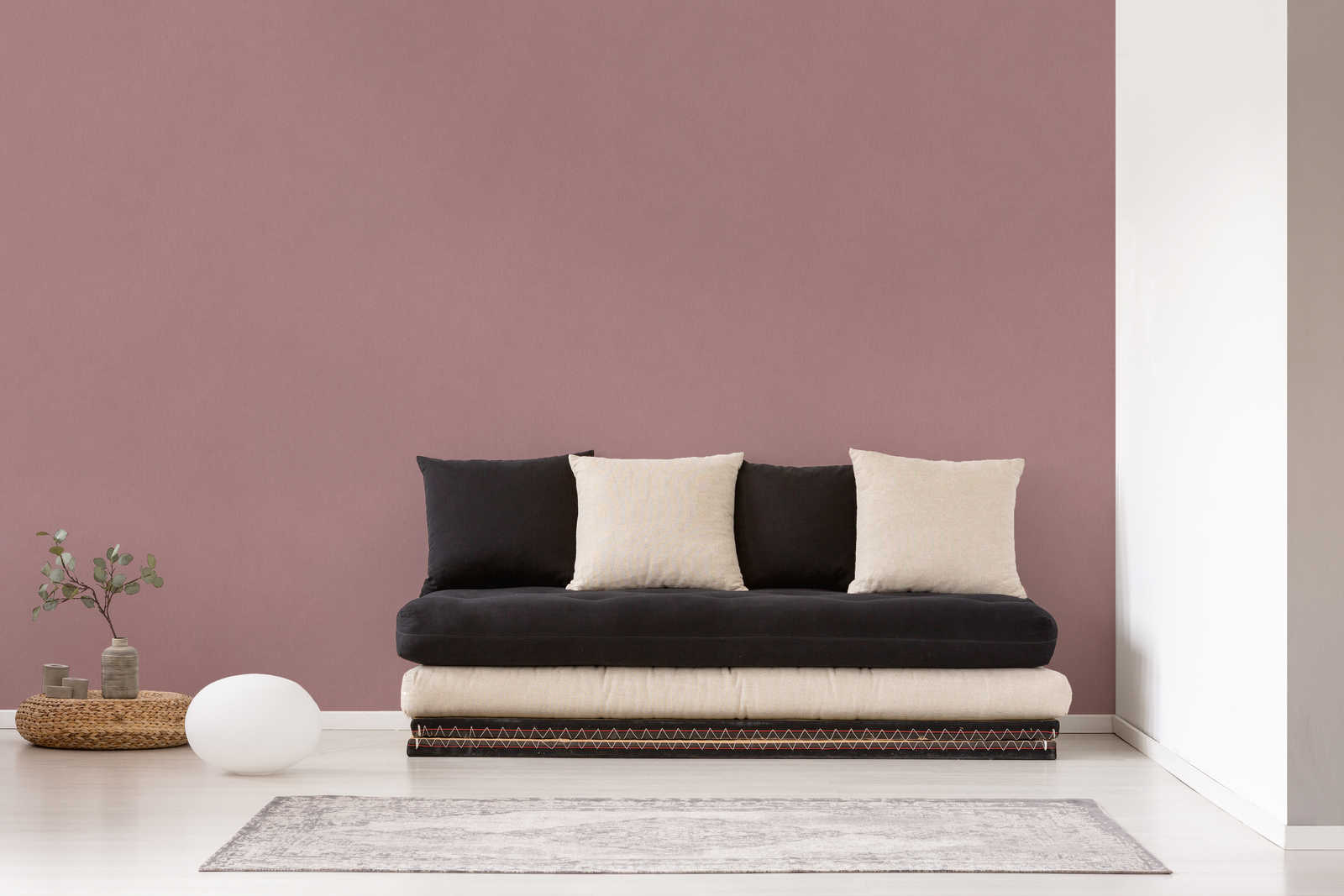             Unifarbene Tapete Altrosa mit Farbschraffur
        