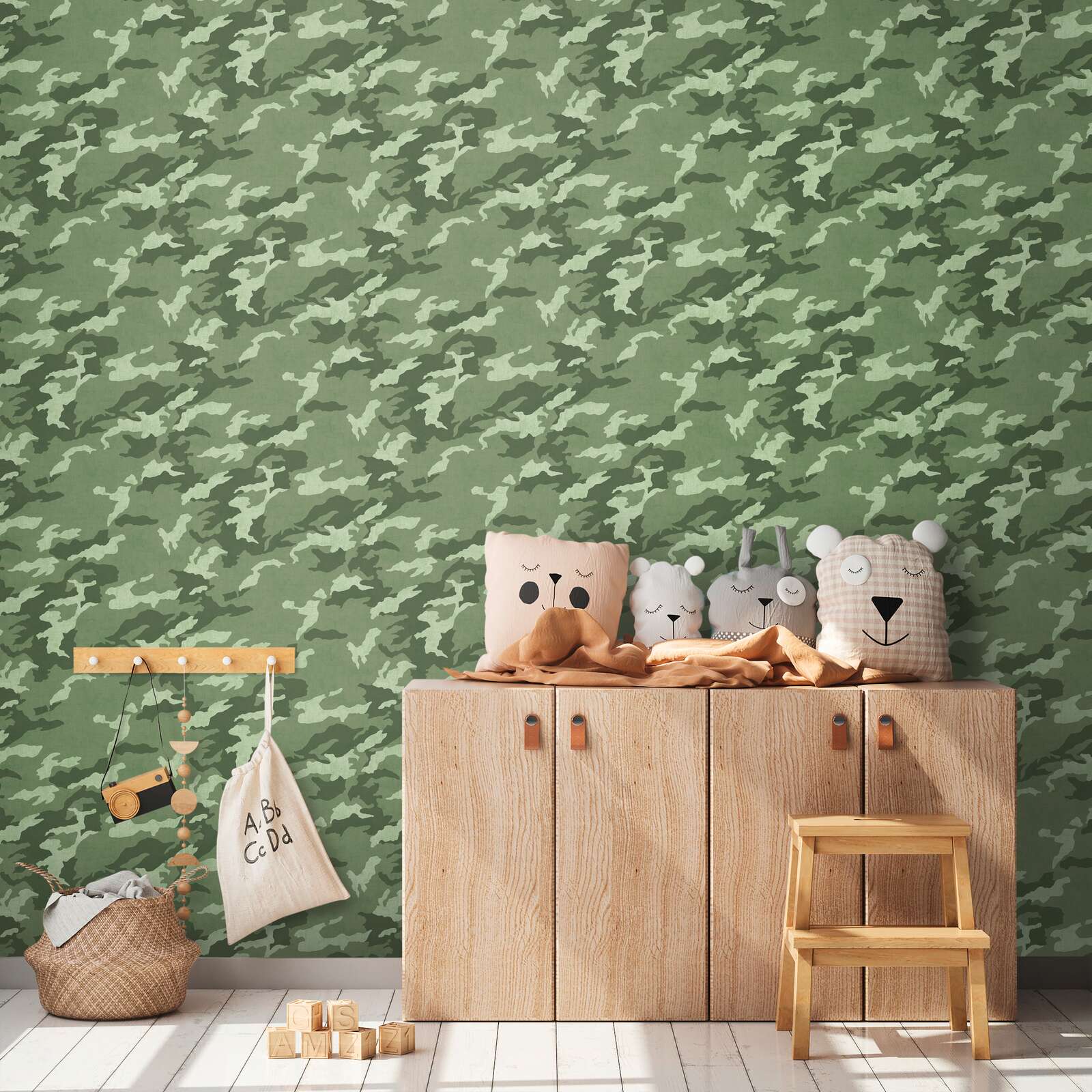             Camouflage Vliestapete – Cooles Tarnmuster für Abenteurer und Outdoor-Fans – Grün
        