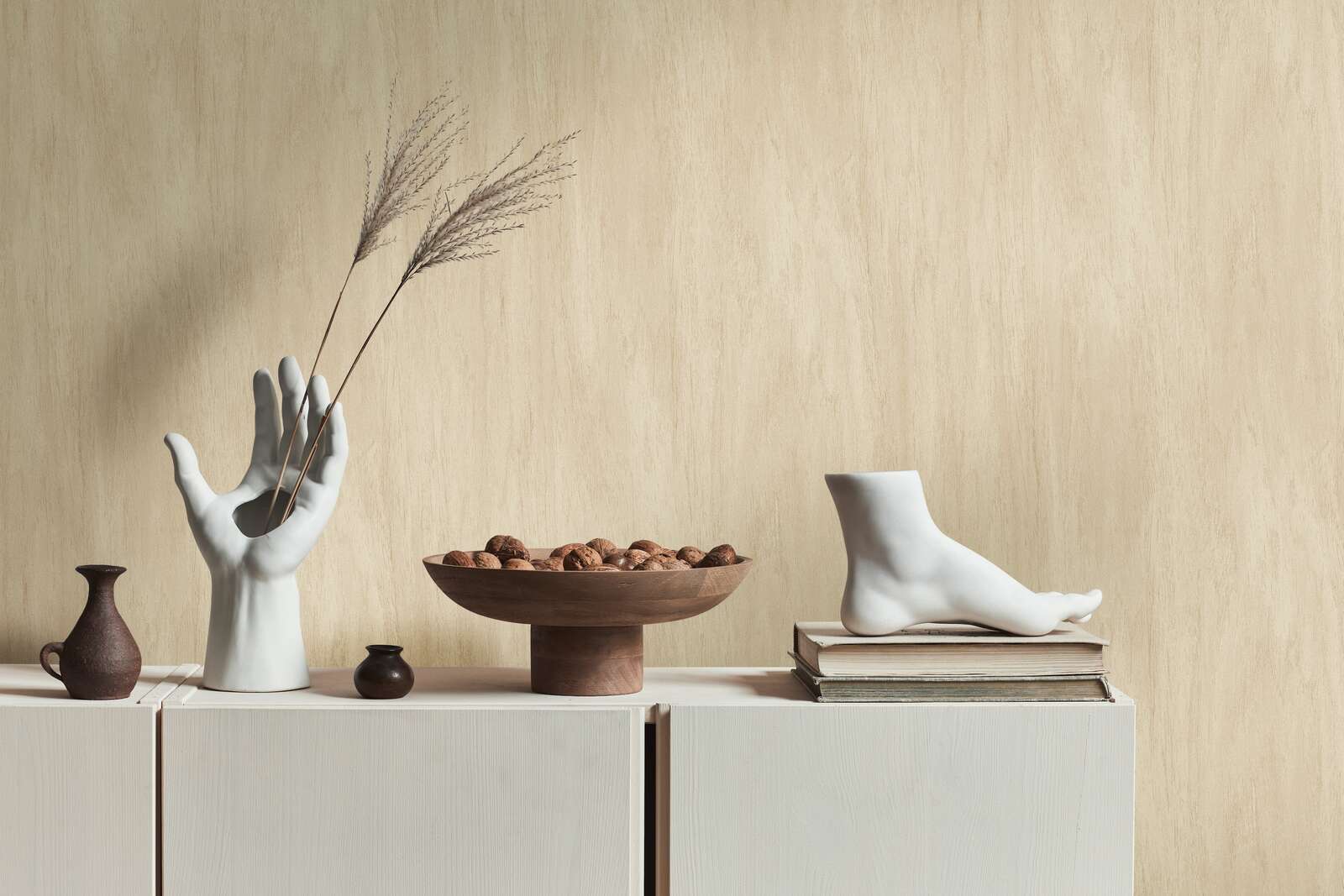             Uni Vliestapete mit leichter Holzstruktur – Beige
        