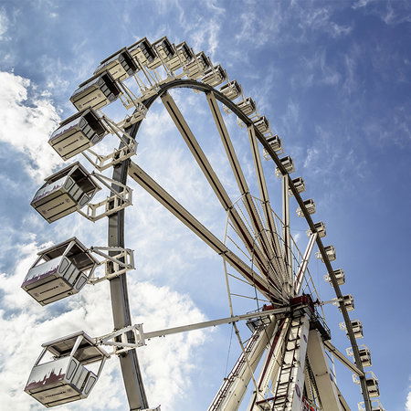         Fototapete Riesenrad – Blick in den Himmel
    