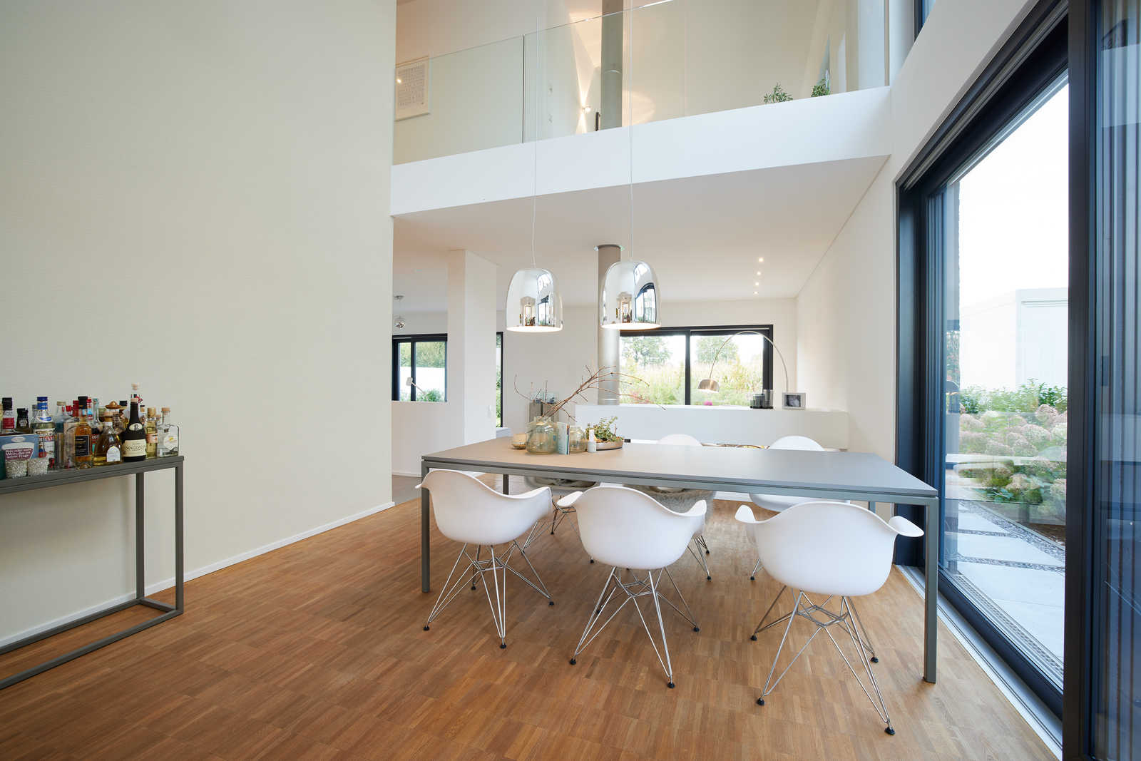             Creme-Weiße Tapete mit Textiloptik & Struktureffekt
        