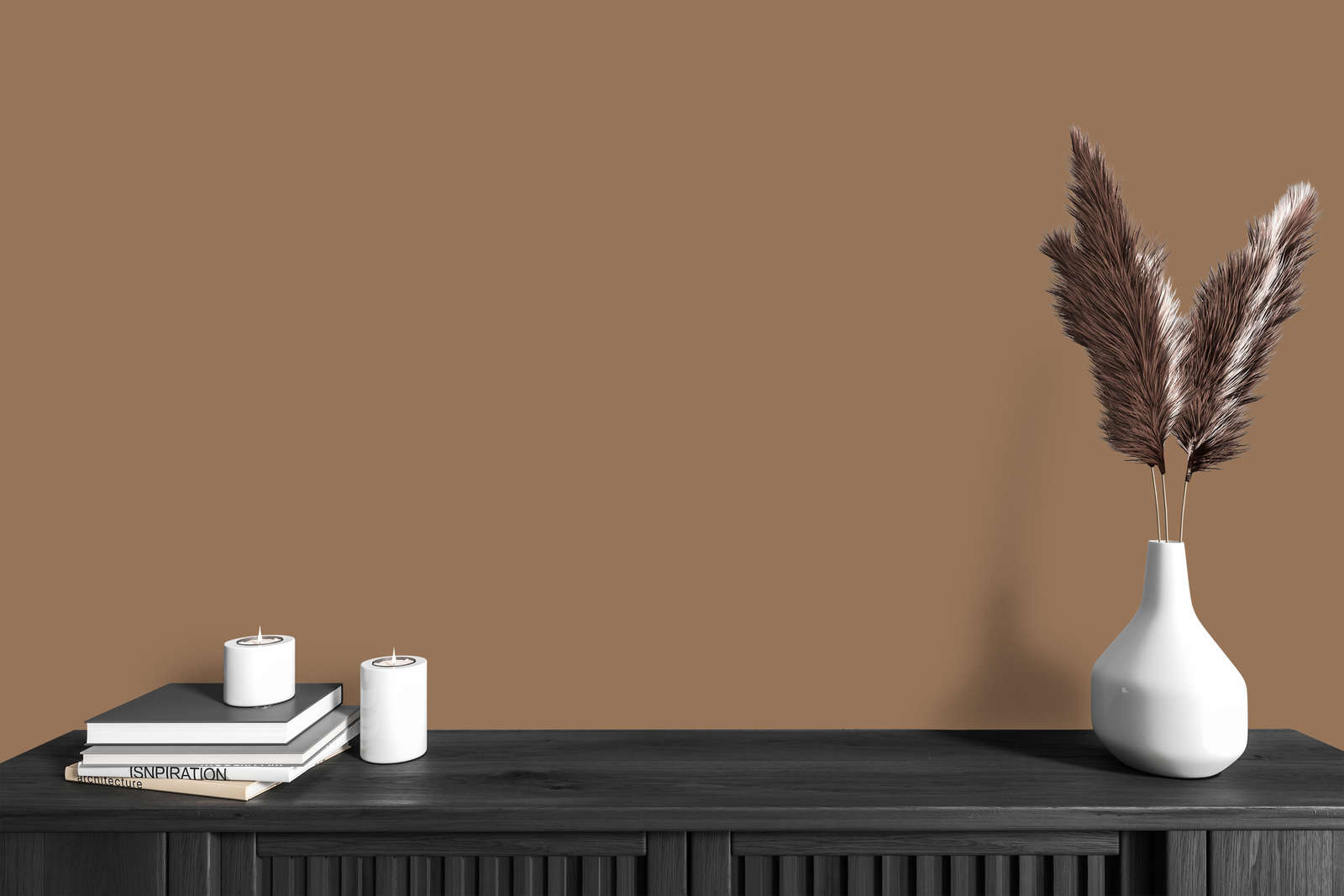 vase, getrocknete pampas, tischdeko, kerzen, bücher