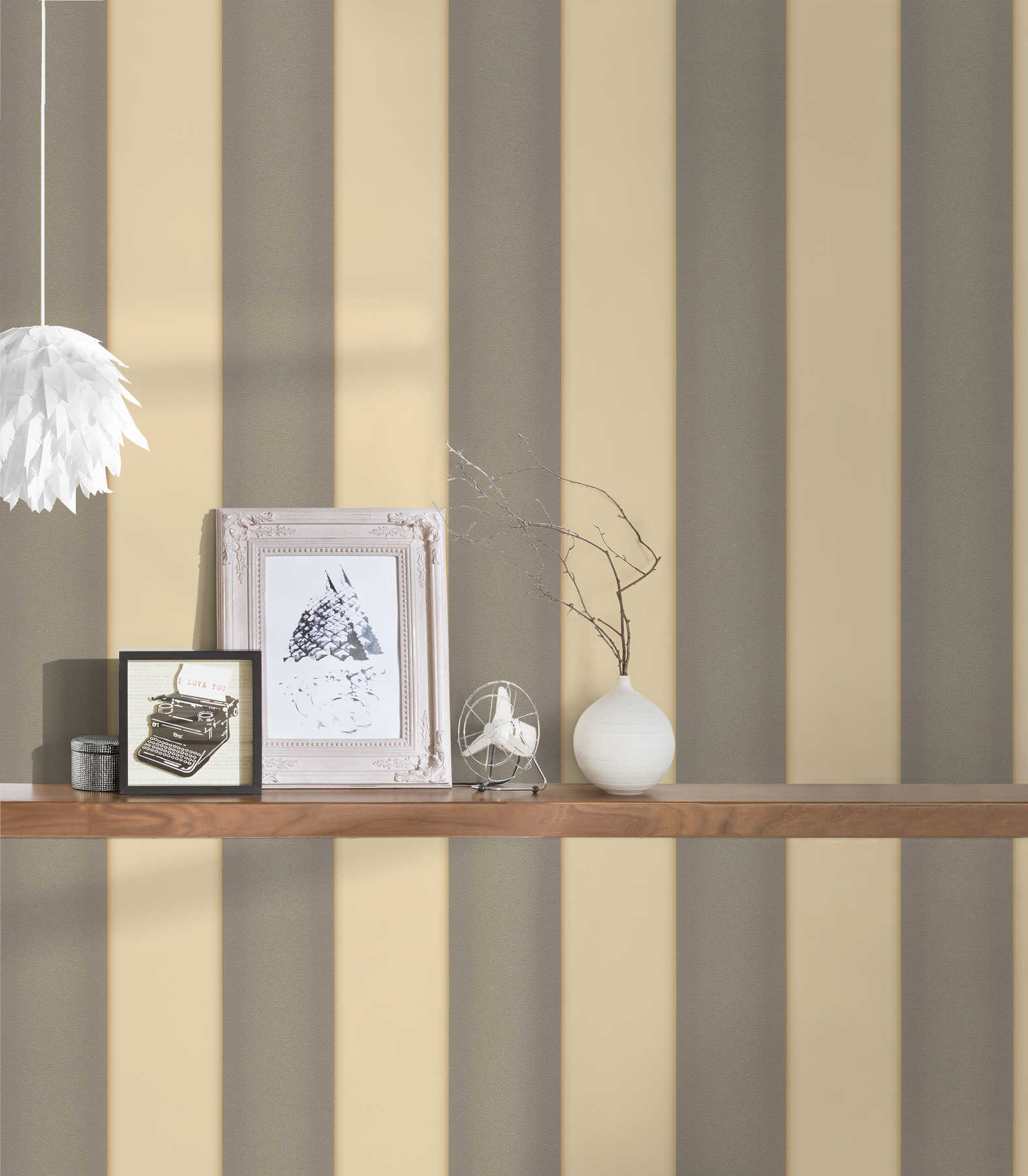             Tapete mit Silber Metallic Streifen – Creme, Grau
        