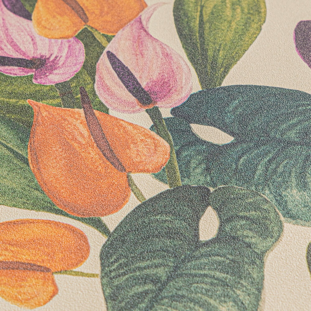             Verspielte, florale Vliestapete mit lebendigem Blumenmotiv und feiner Oberflächenstruktur – Beige, Bunt
        