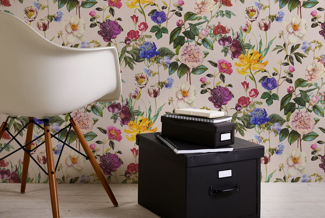 Living room with modern and colourful floral wallpaper AS373363