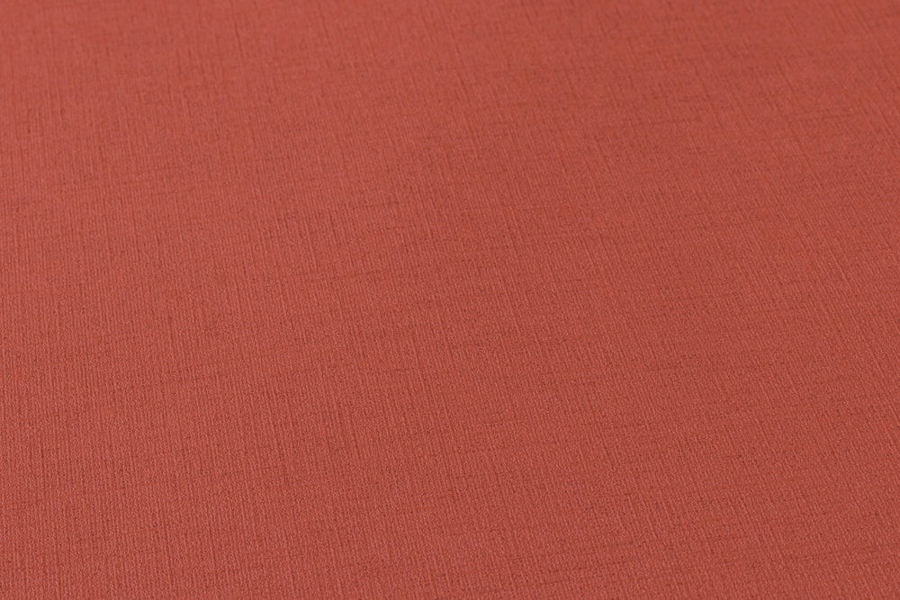             Rote Tapete Kaminrot unifarben mit Textil Design
        