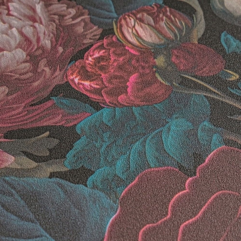             Opulente Vliestapete mit prächtigem Blütenmuster von MICHALSKY – Rot, Blau, Schwarz
        
