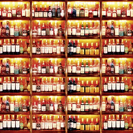         Flessenplank - fotobehang bar motief geestenplank
    