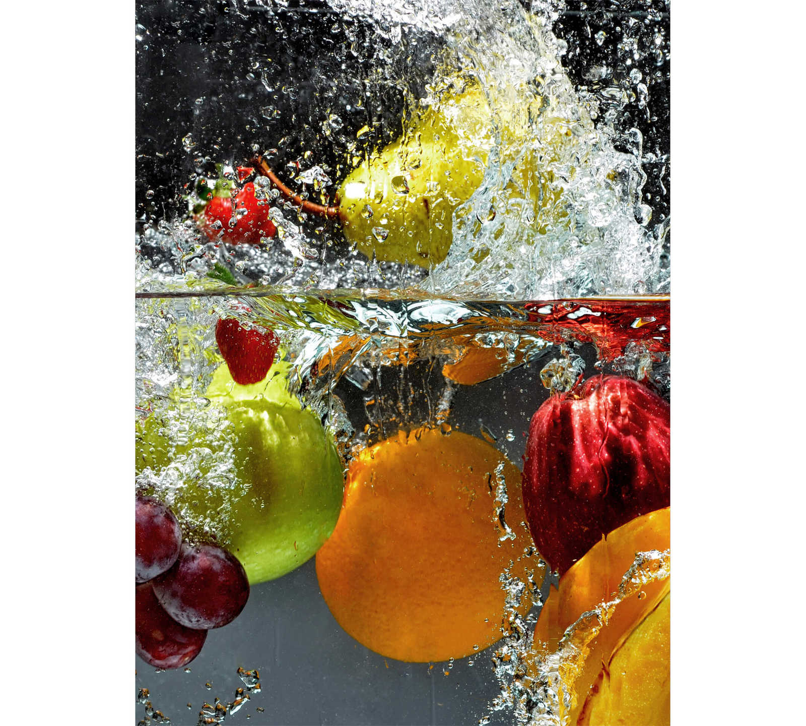         Fruit in Water Behang, Portret Formaat - Kleurrijk, Geel, Rood
    