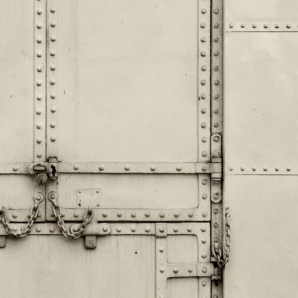             Fototapete »madurai« - Patchworkdesign mit Metallplatten mit Nieten & Ketten – Glattes, leicht glänzendes Premiumvlies
        