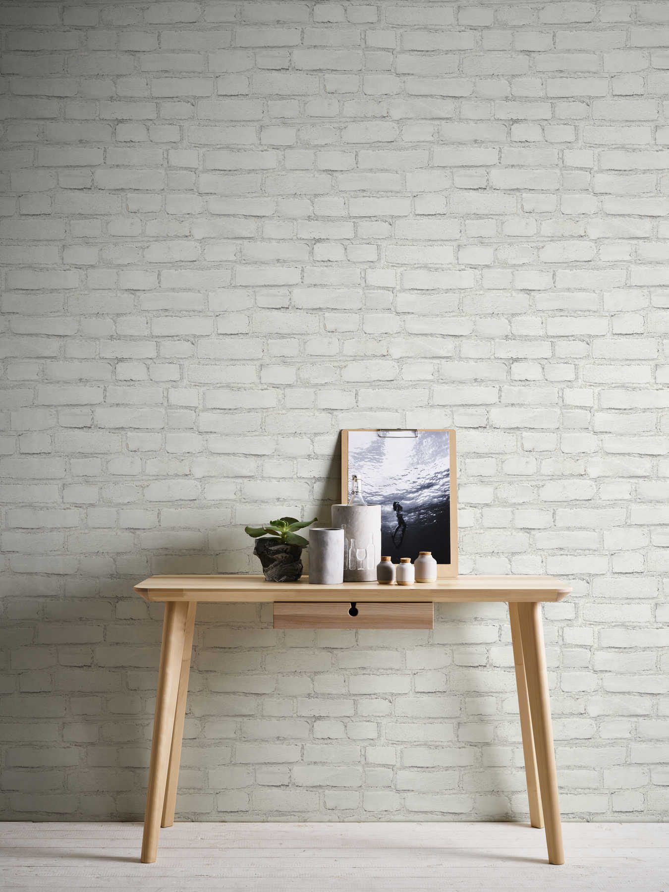             Tapete mit Maueroptik, gestrichene Backsteinwand – Weiß, Grau
        