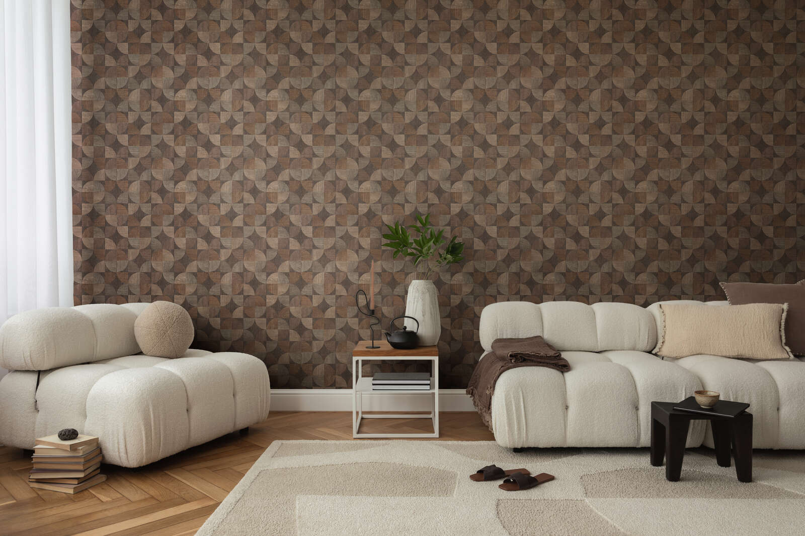 Wohnzimmer, Wandtapete,  geometrische Muster, Holzboden, Sofa Weiß