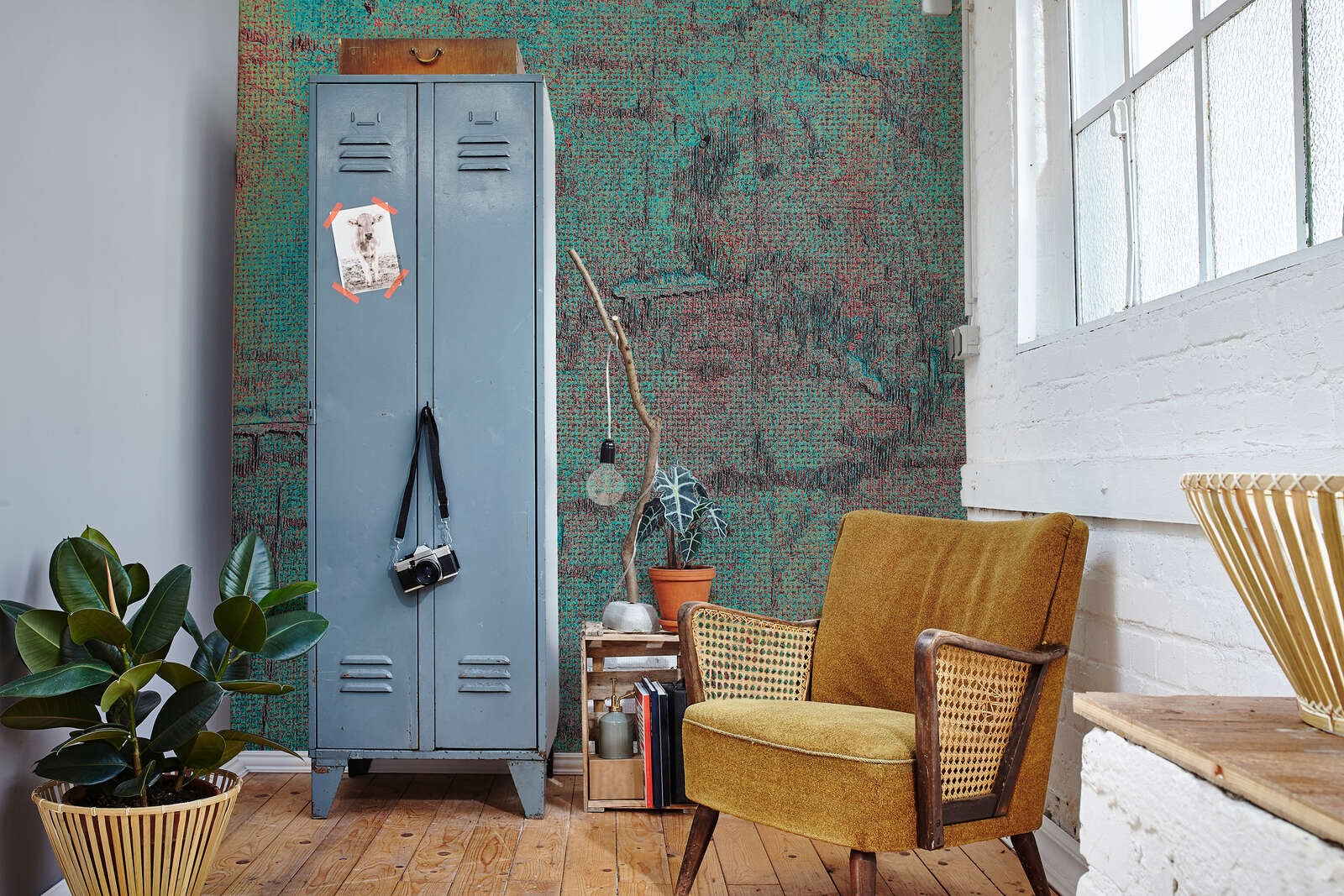             Fototapete 'Urban Layers' – Moderne Tiefe im Vintage-Stil, glatt – Grün, Rot
        