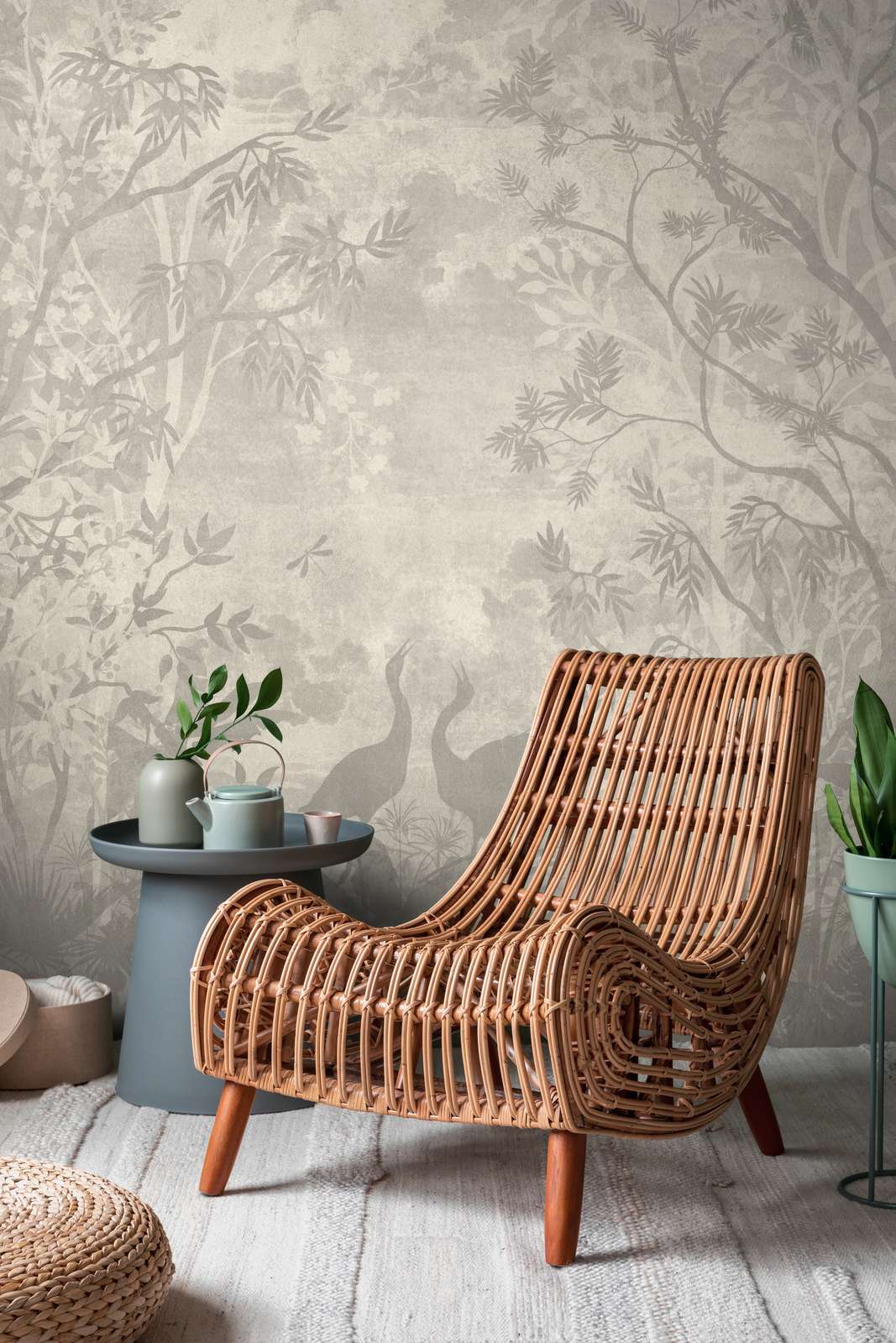 Fototapete mit mystischem Waldmotiv mit Bäumen und Tieren als Vliestapete – Beige, Grau, Creme