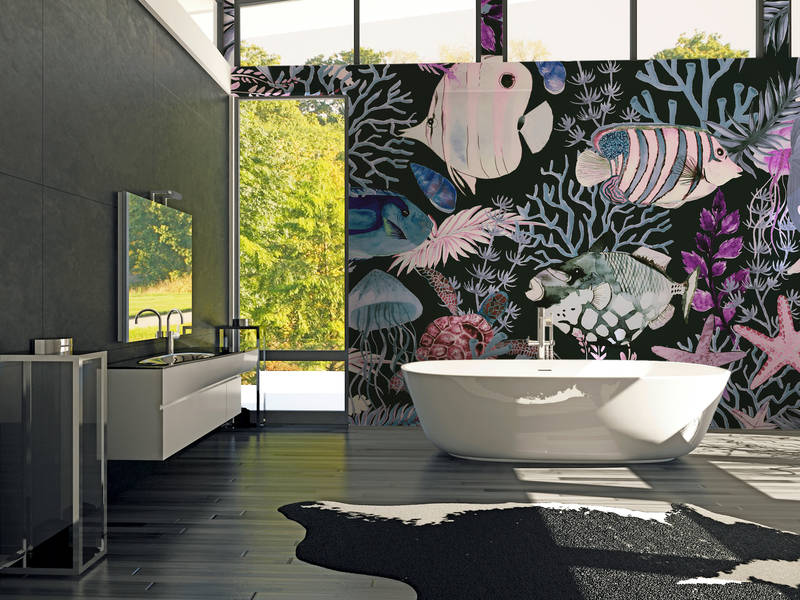 Badewanne, Freistehende Badewanne, Wandtapete, Tapete mit Meerestieren, Schwarz-Weiß Kontrast