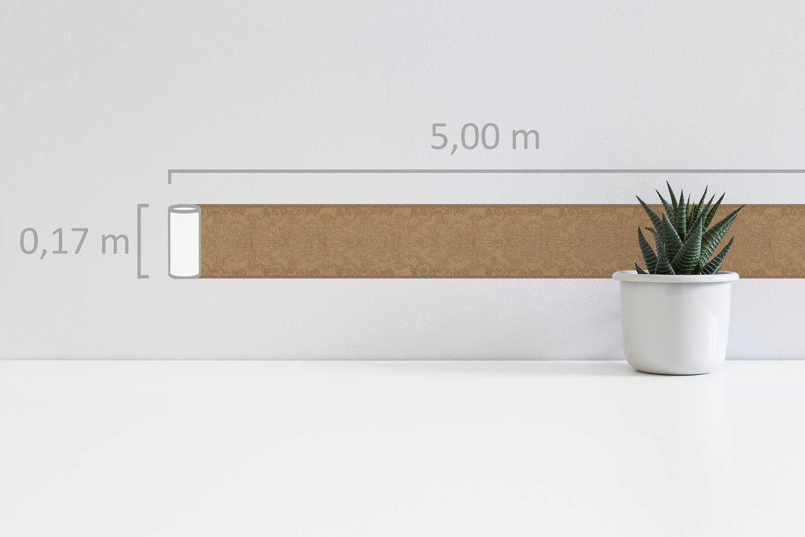             Goldene Tapetenborte mit Vintage Ornamenten – Metallic
        