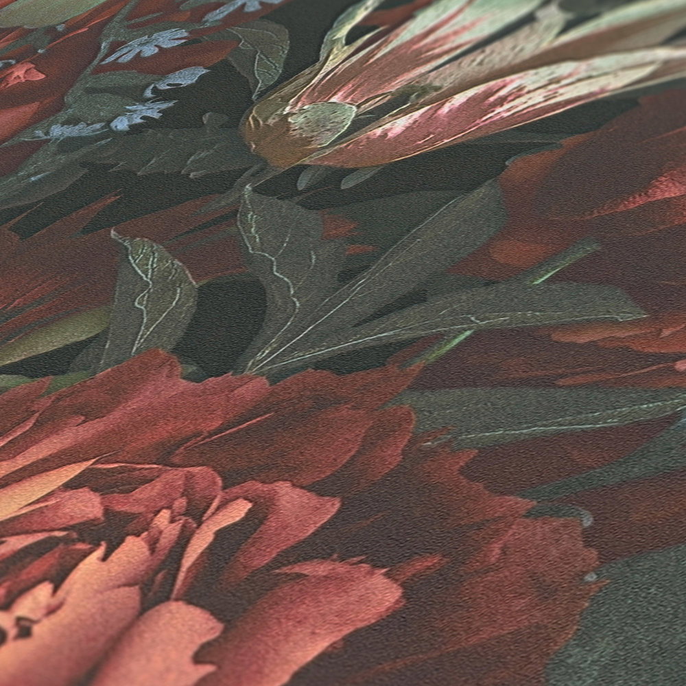             Blumentapete Rosen & Tulpen vintage Stil – Grün, Rot, Creme
        