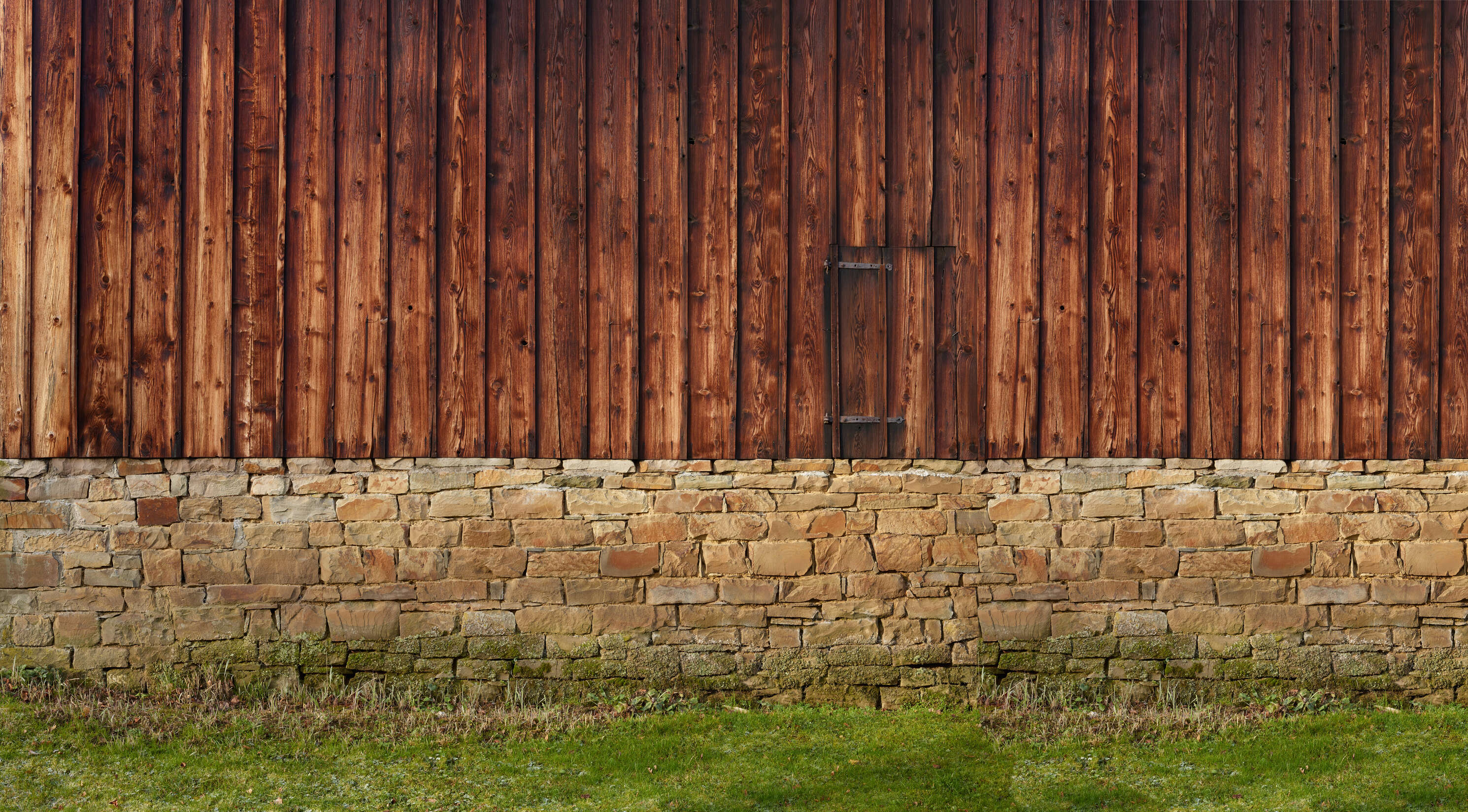 holz Wand, Holzplanken, braun, Steinfundament, kleine Tür