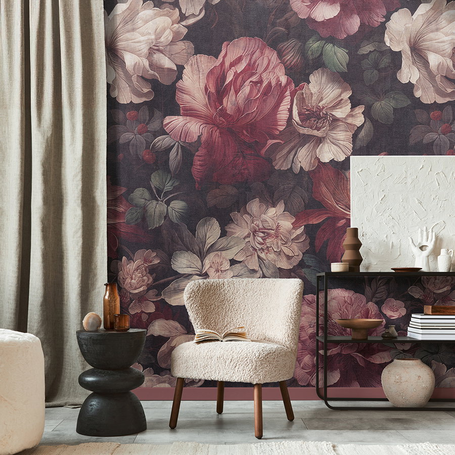 Stilvolle Vliestapete mit großflächigen Blüten im romantischen Vintage-Look matt & glatt - Rosa