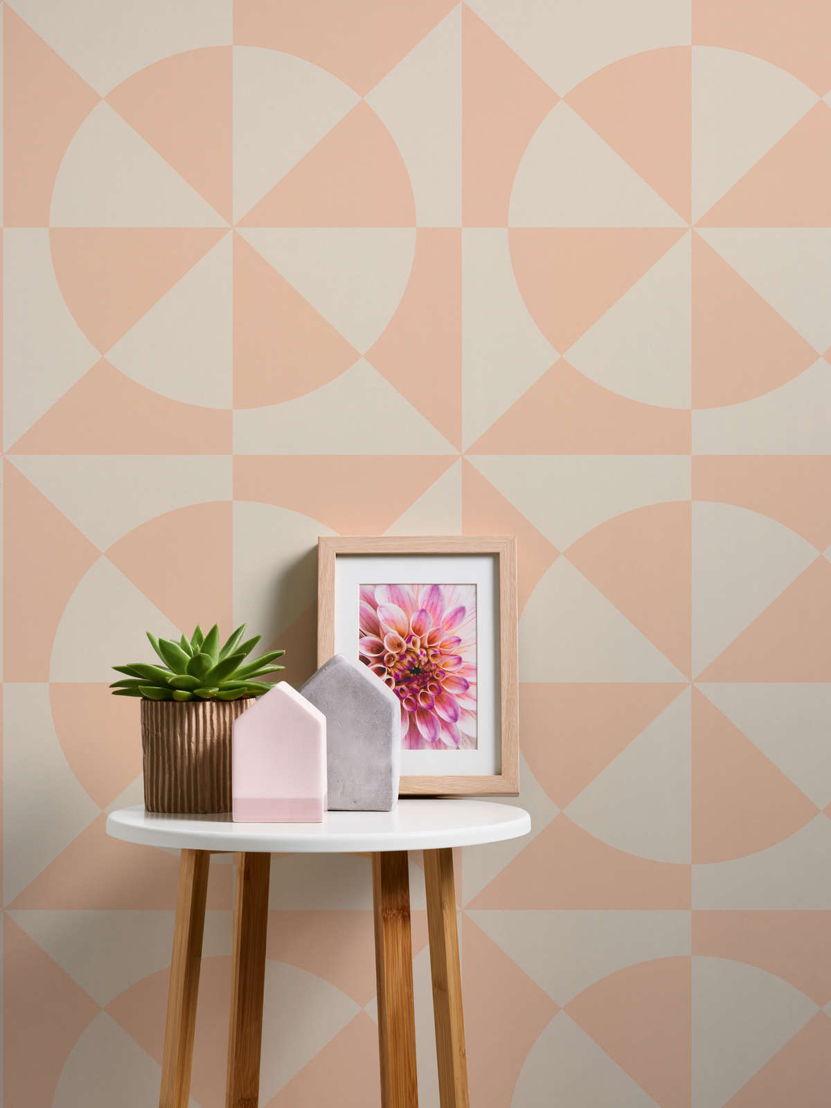            Grafische Vliestapete mit Dreiecken und Kreisen – Creme, Rosa
        