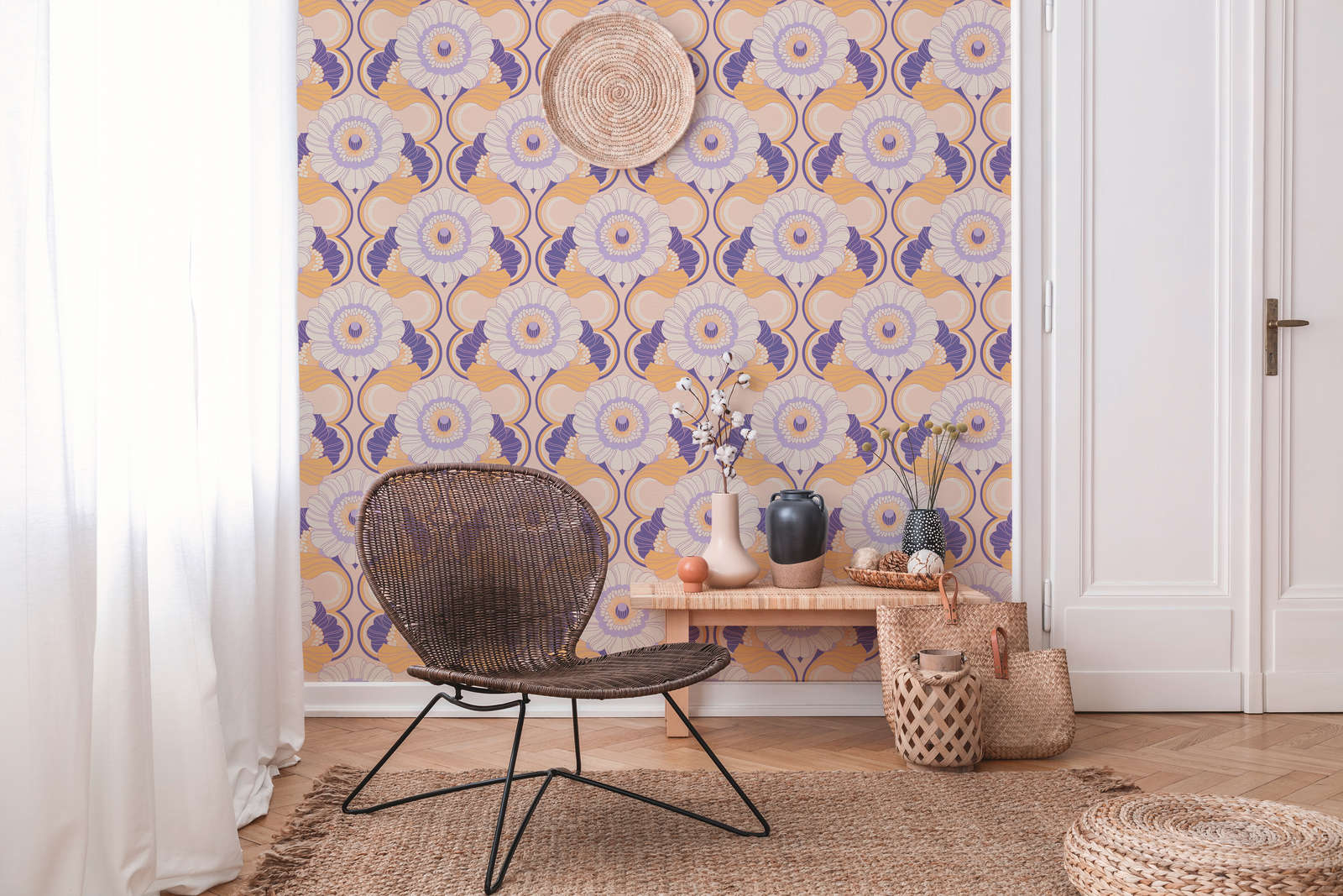             Retro Tapete mit Blumenmuster – Beige, Gelb, Lila
        