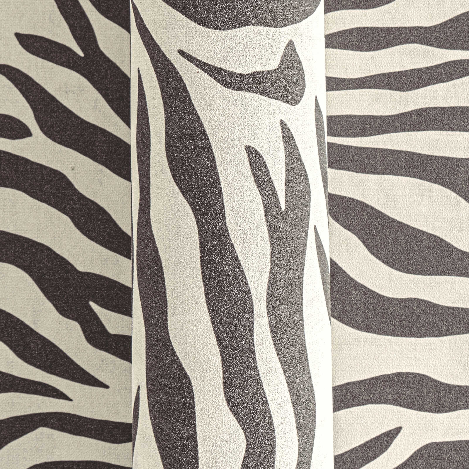             Exotische Vliestapete mit klassischem Zebramotiv, einfach strukturiert – Schwarz, Weiß
        