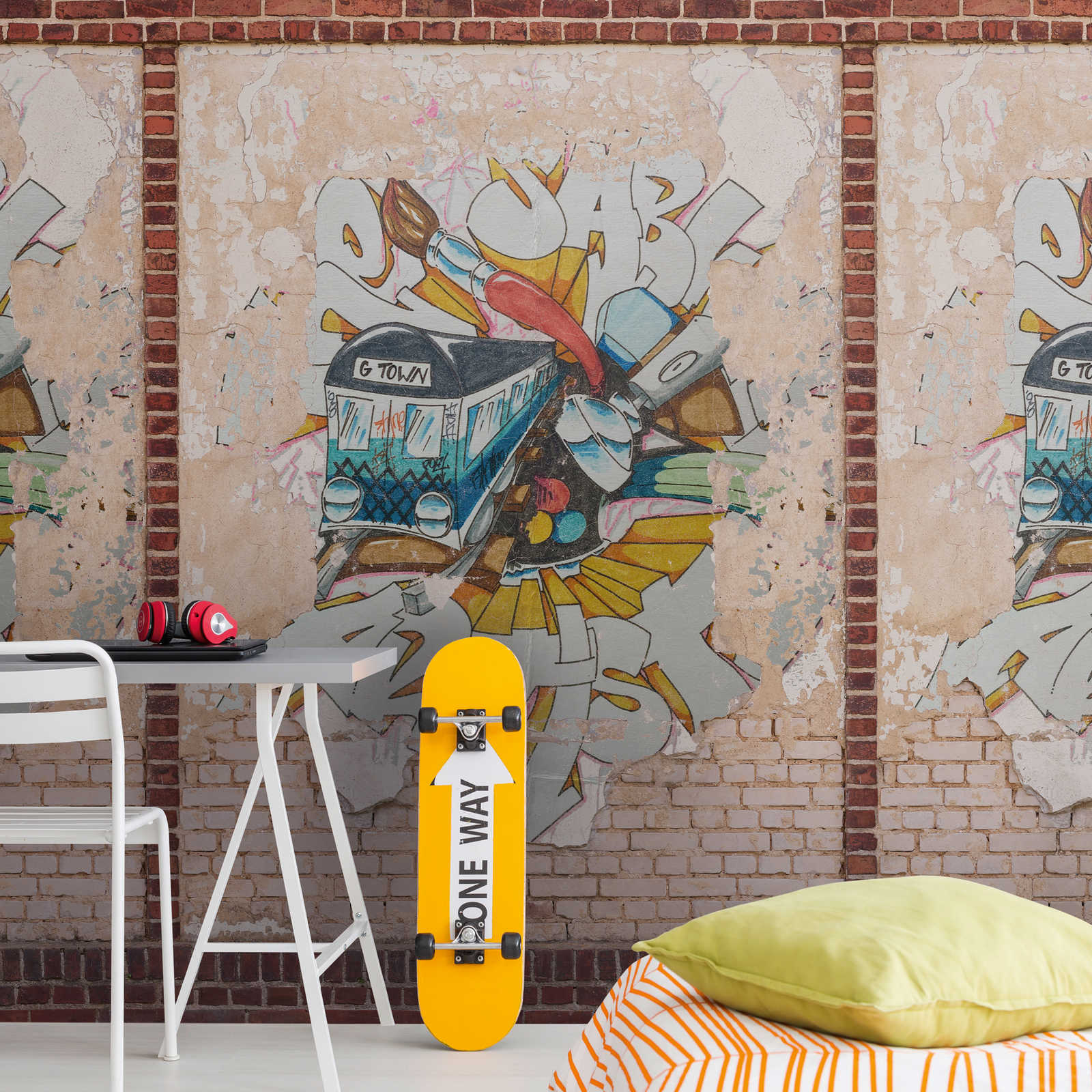         Ziegelsteinwandoptik Tapete mit buntem Graffiti – Braun, Beige, Rot
    