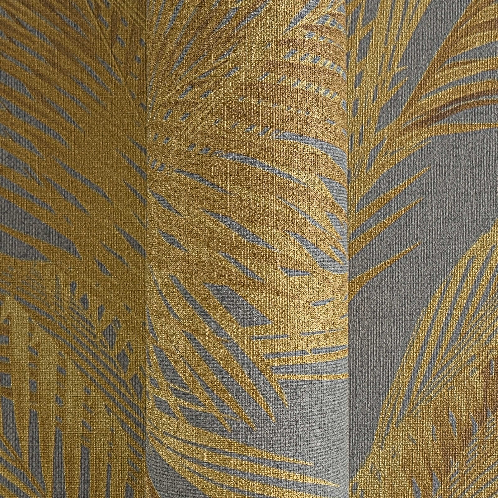 MICHALSKY Vliestapete mit Palmenblättern und goldenen Akzenten – Grau, Gold, Metallic