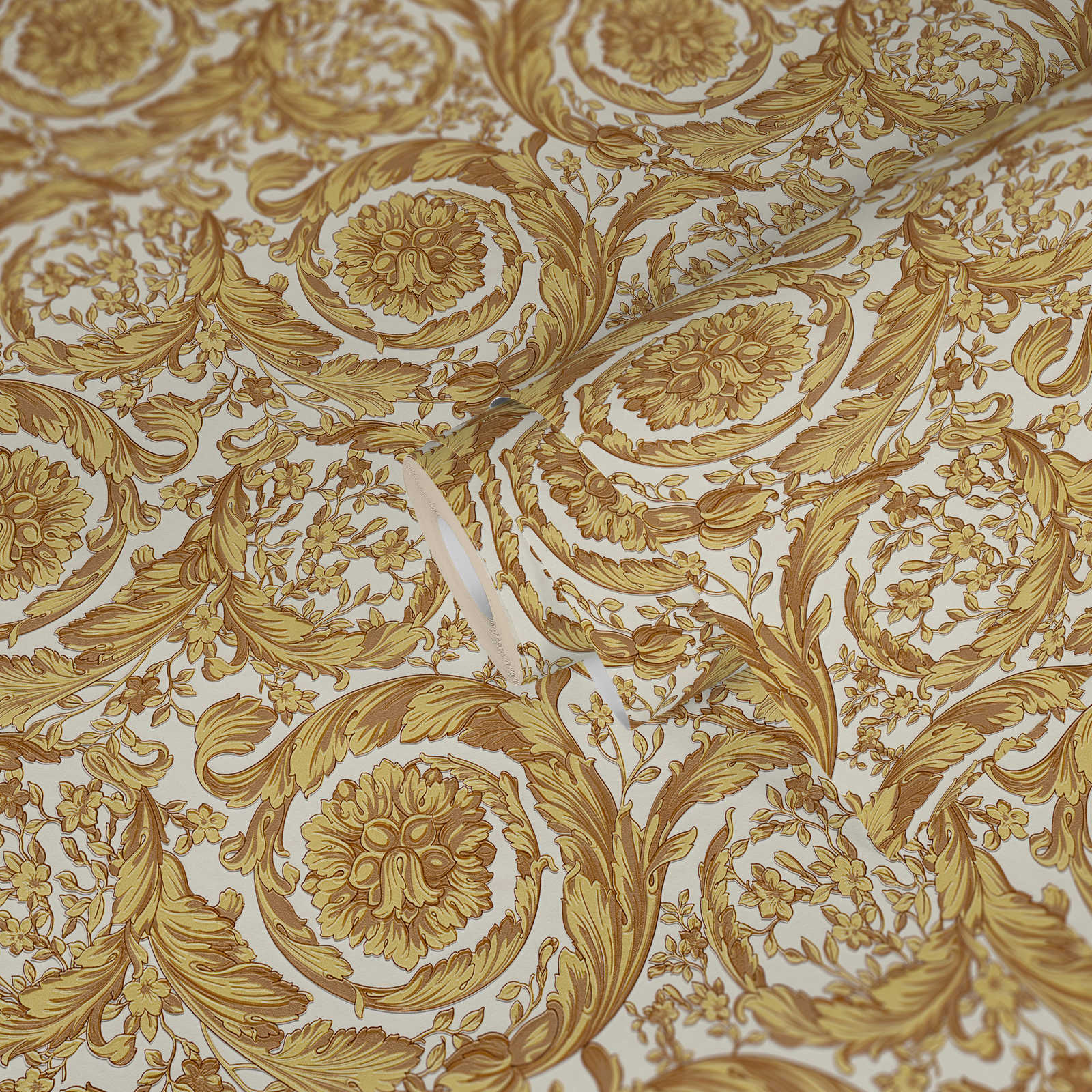             VERSACE Tapete ornamentales Blumenmuster – Gold, Gelb, Beige
        