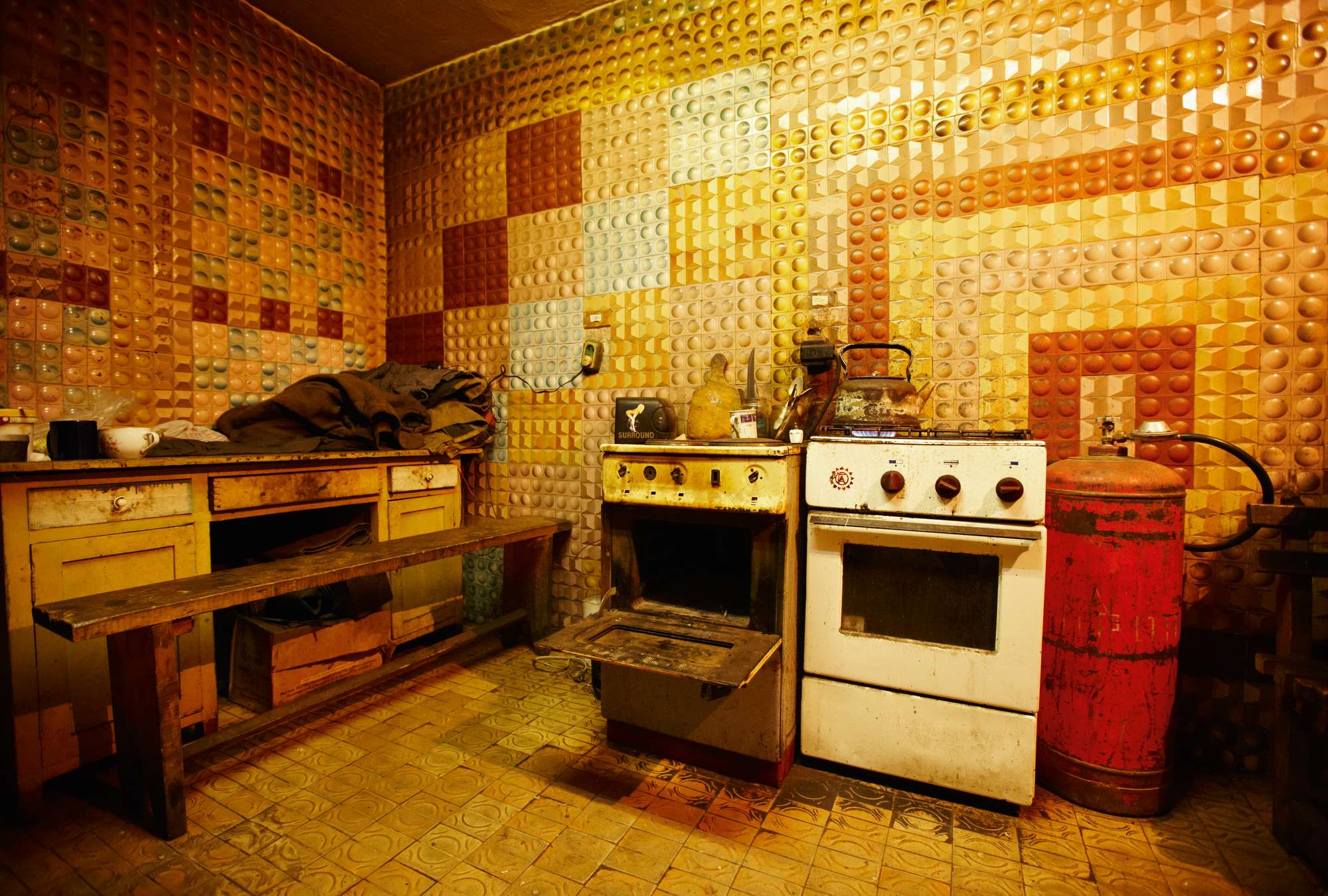 kitchen, herdbackstag, gas cylinder