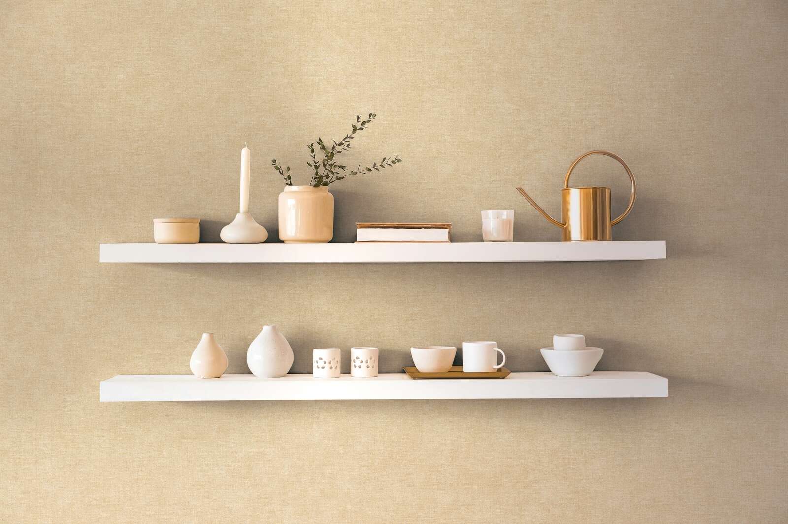 Wand, Vase, Pflanze, Kanne/Teekanne?, Regal