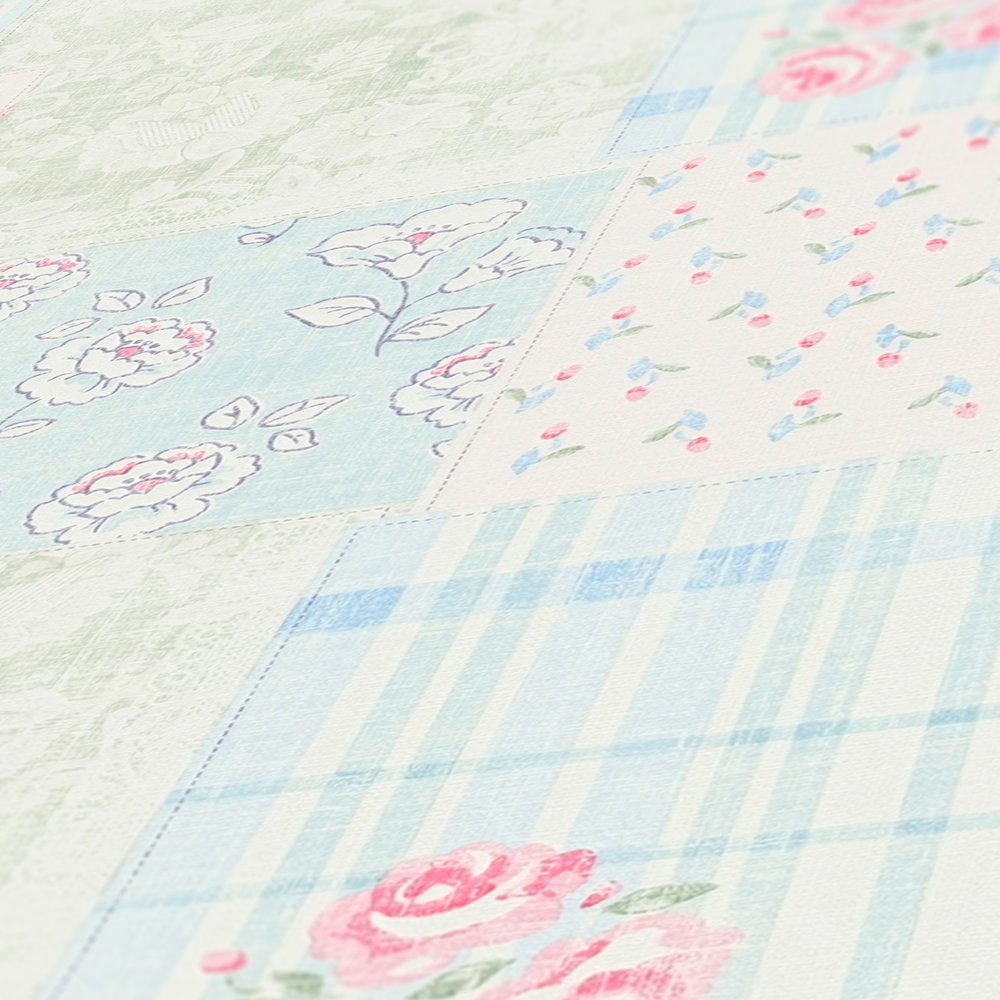             Vliestapete im Landhausstil floral – Blau, Rosa, Weiß
        