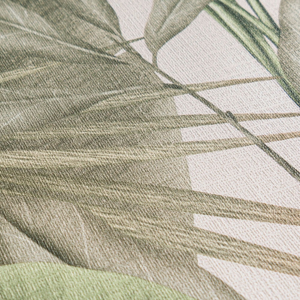             Florale Dschungeltapete leicht strukturiert mit großen Blättern – Grün, Weiß, Beige
        