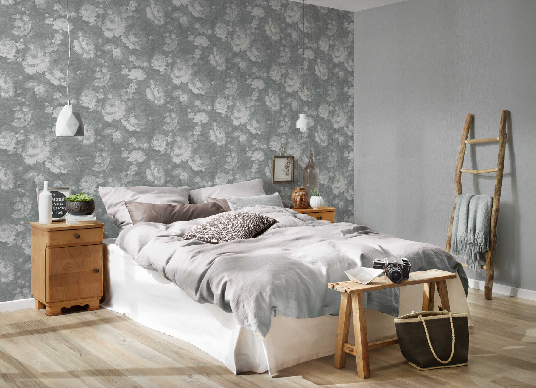             Greige Tapete unifarben & matt mit Strukturmuster
        