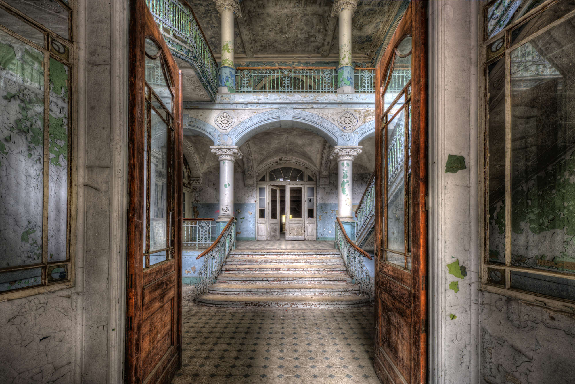             Fototapete alte Vintage Villa – Premium Glattvlies
        