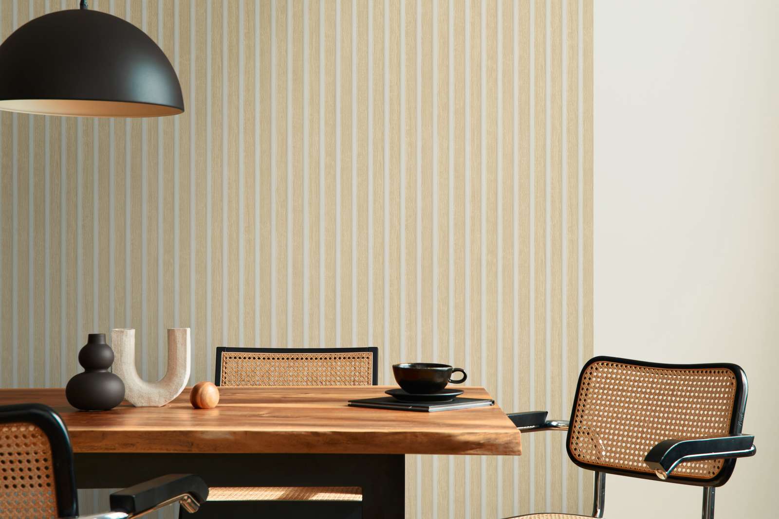             Holztapete im Akustikpaneel-Optik – Beige, Weiß
        