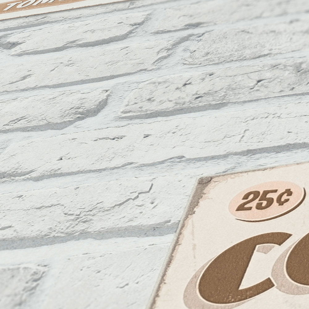             Selbstklebende Tapete | Weiße Ziegelmauer mit Reklameschildern
        