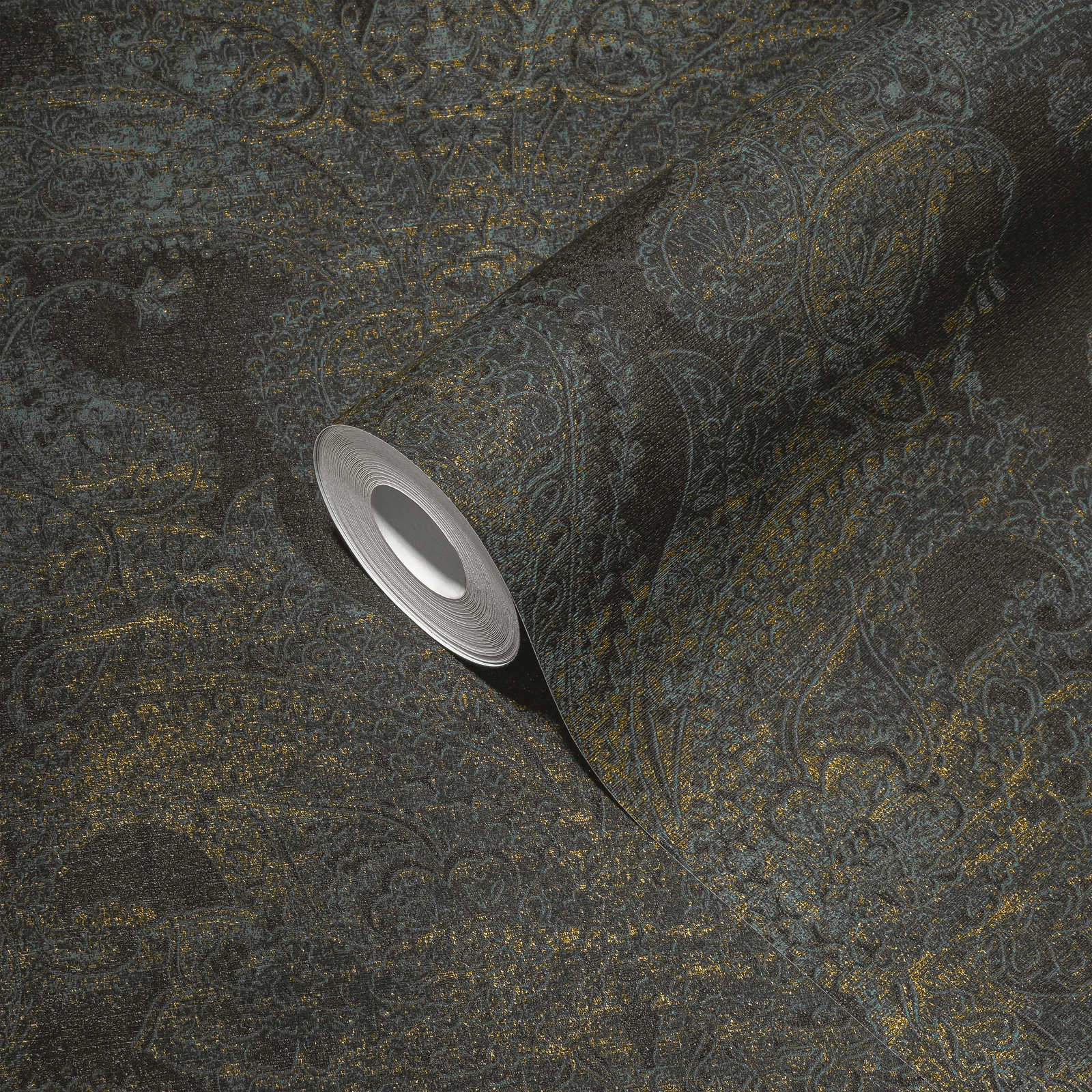             Vliesbehang in barokstijl met ornamenten - zwart, blauw, geel
        