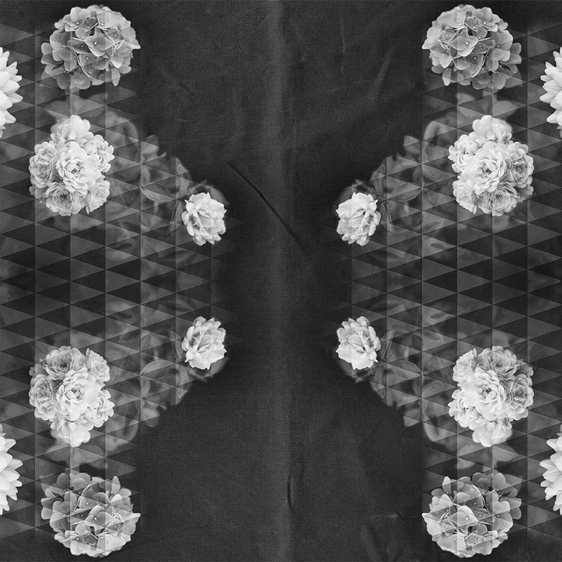         Moderne Vliestapete – Fototapete mit weißen Blüten im Schwarz-Weiß Kontrast – Schwarz, Weiß
    