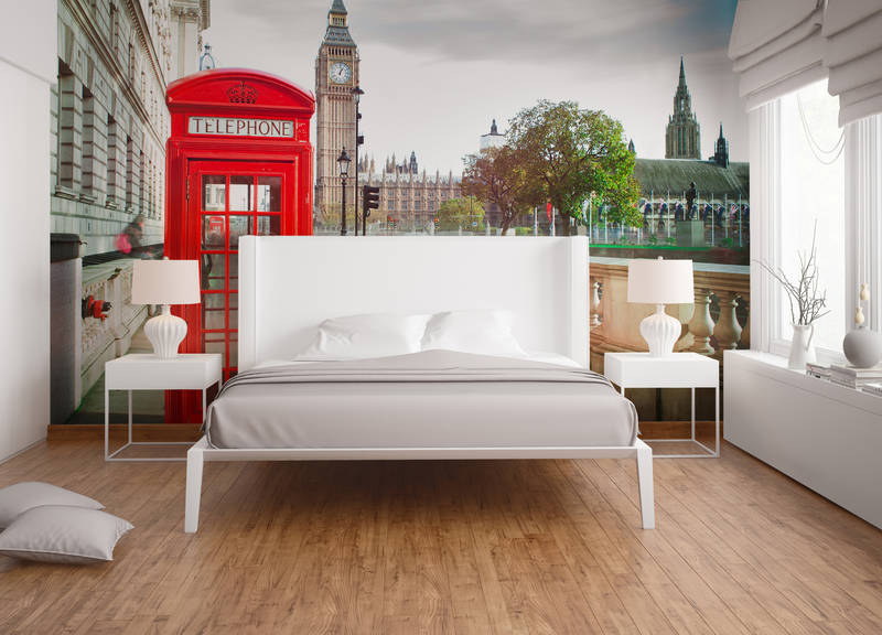             Rote Telefonzelle in London – Rot, Braun, Grün
        