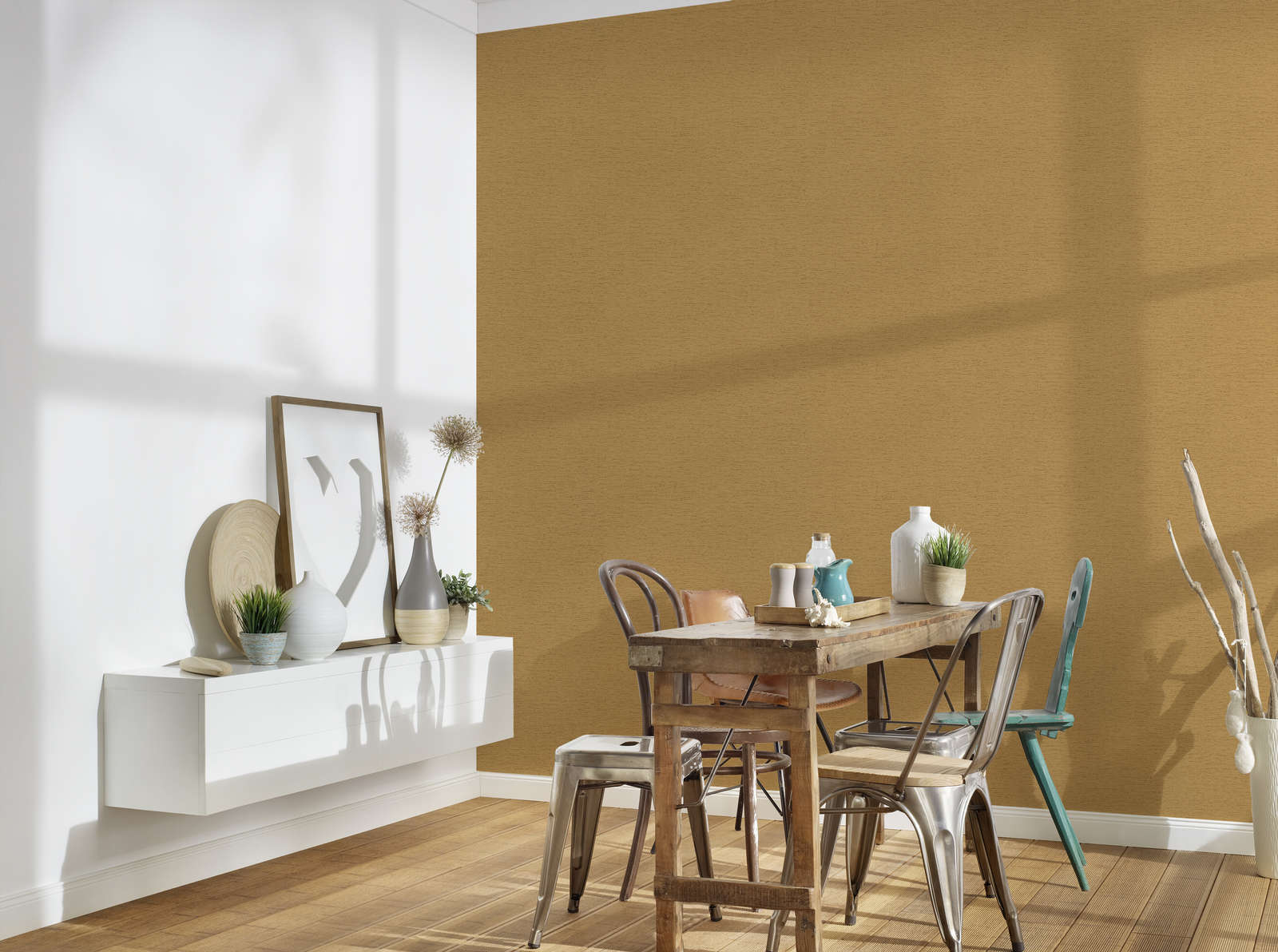Einfarbige Tapete in Textil-Optik mit leichter Struktur, matt – Goldbraun, Gelb