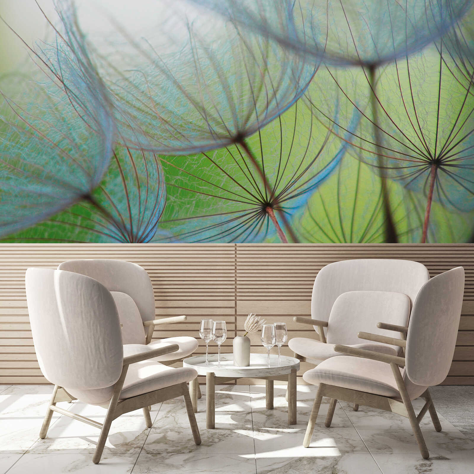             Fototapete mit zarten Pusteblumen – Luftige Vliestapete mit filigranem Naturmotiv – Bunt
        