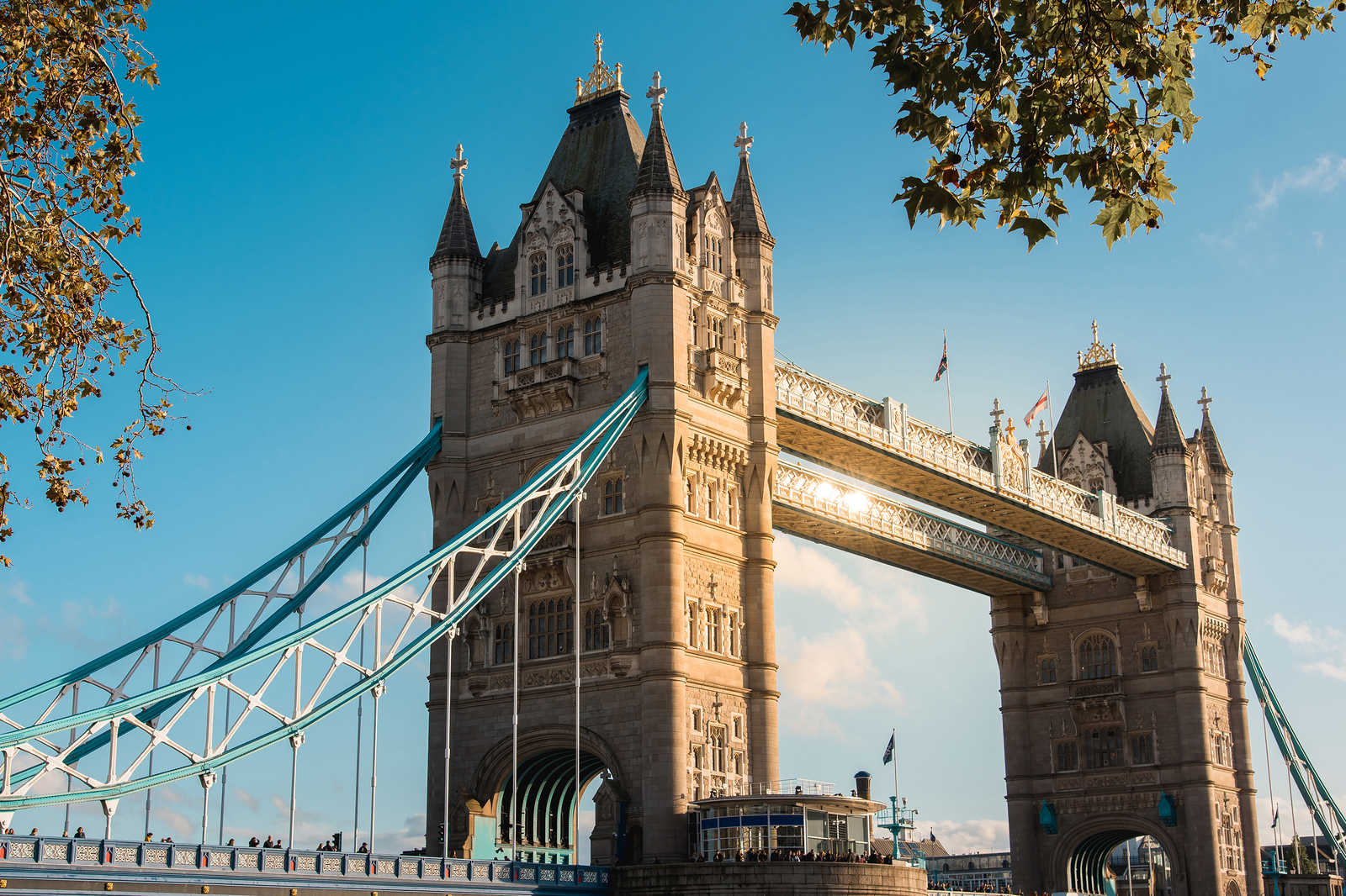             Leinwandbild mit London Bridge bei sonnigem Wetter – 0,90 m x 0,60 m
        