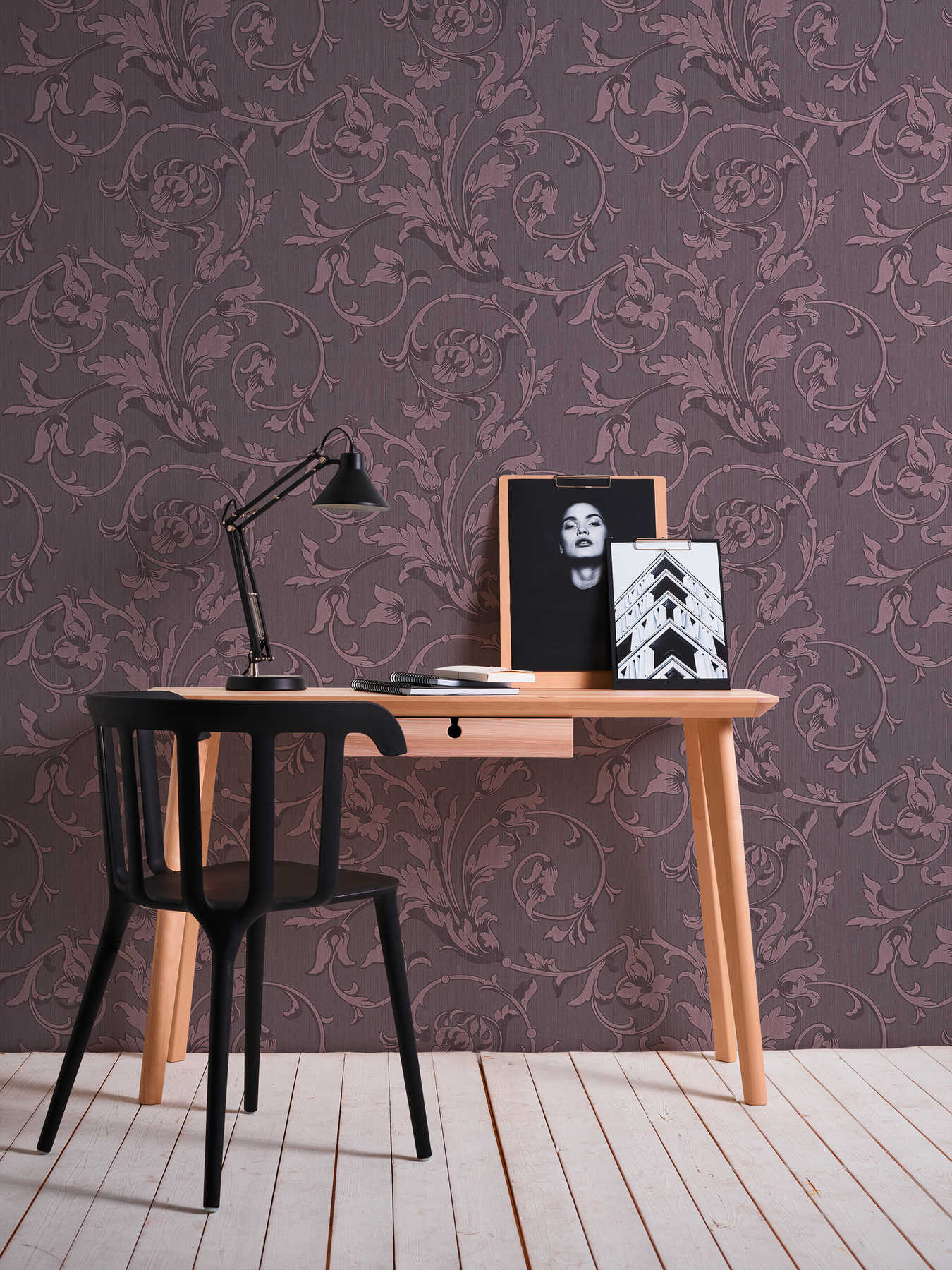 Ornament Tapete mit Seiden Textiloptik – Violett