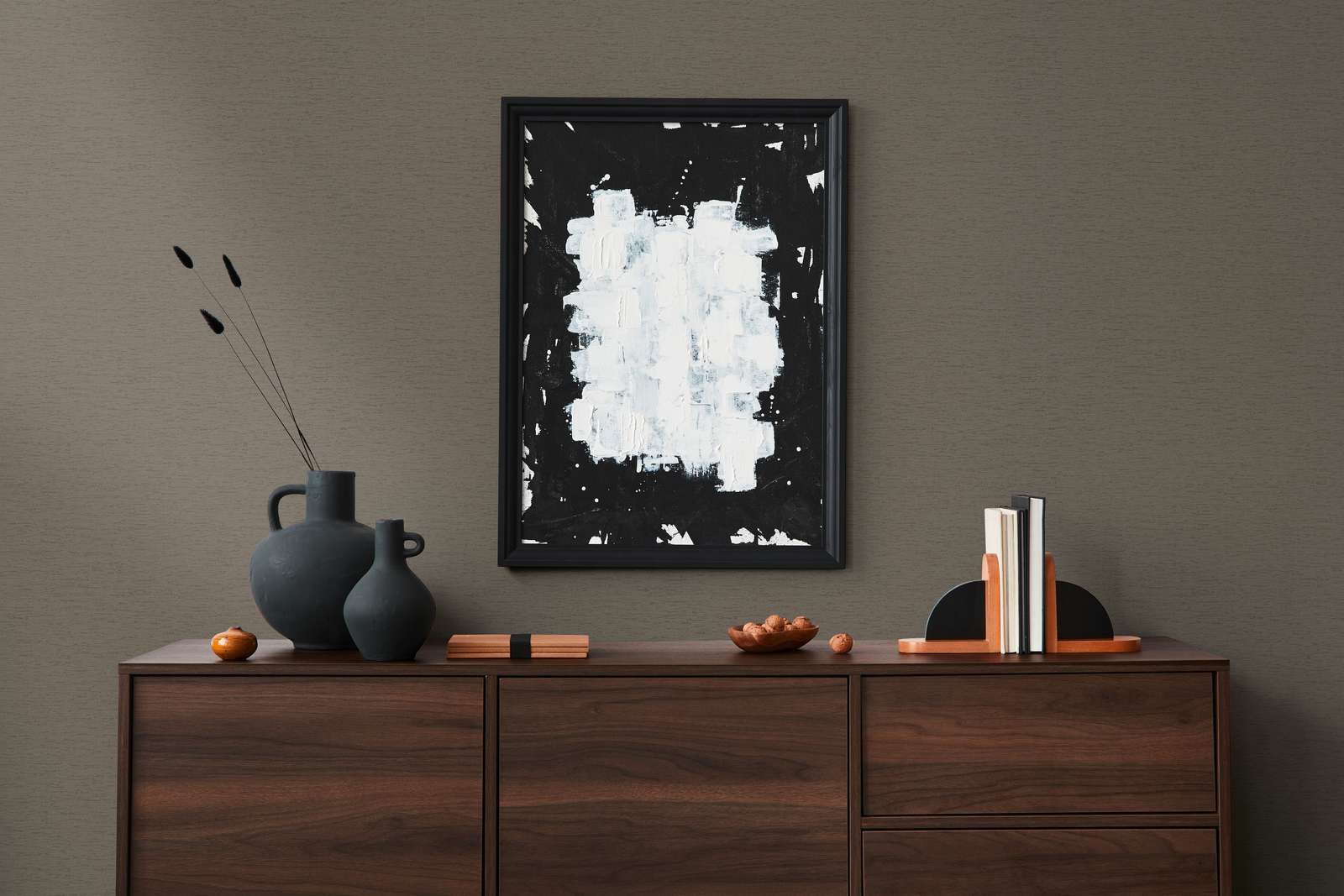             Einfarbige Tapete in Gewebe-Optik mit leichter Struktur, matt – Braun
        