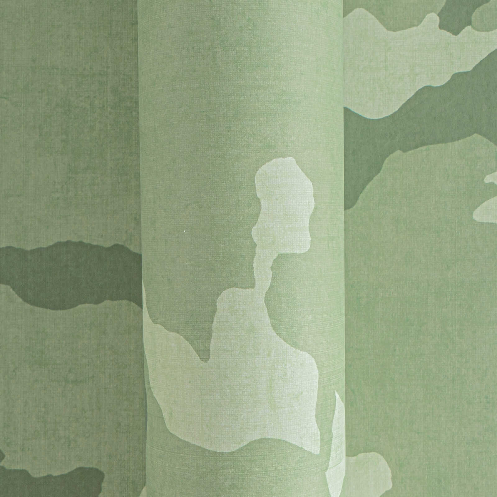             Camouflage Vliestapete – Cooles Tarnmuster für Abenteurer und Outdoor-Fans – Grün
        