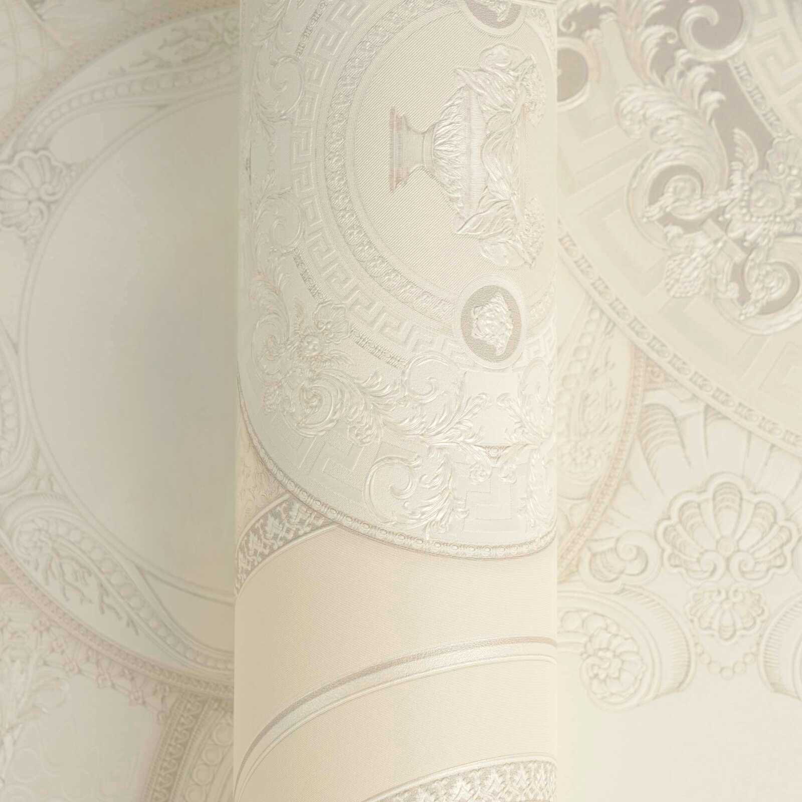 VERSACE Vliestapete mit ornamentalen Medaillons &amp; filigranen Barockdetails glänzend leicht strukturiert – Beige, Weiß, Creme